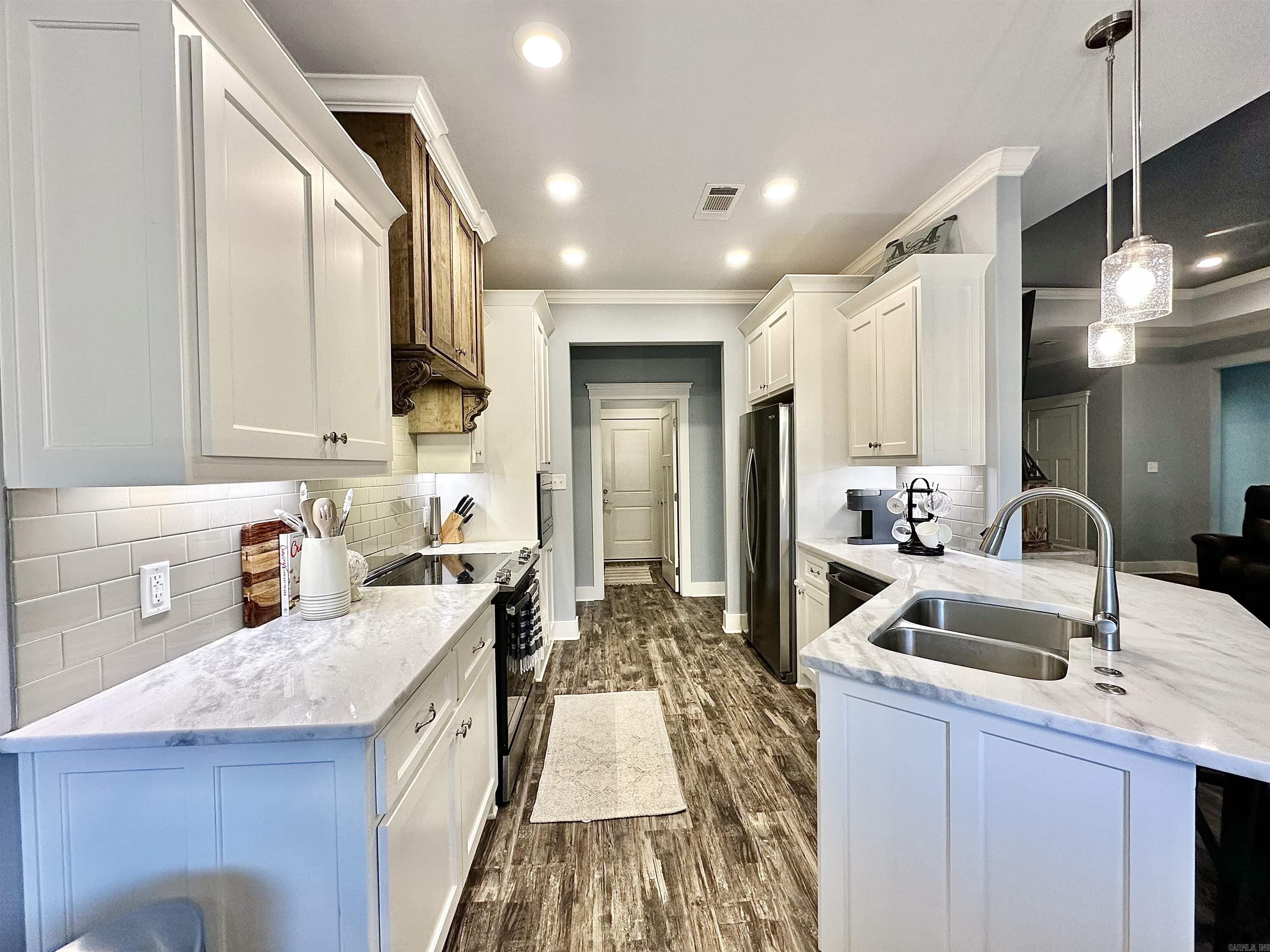 LEGACY POINTE - Residential