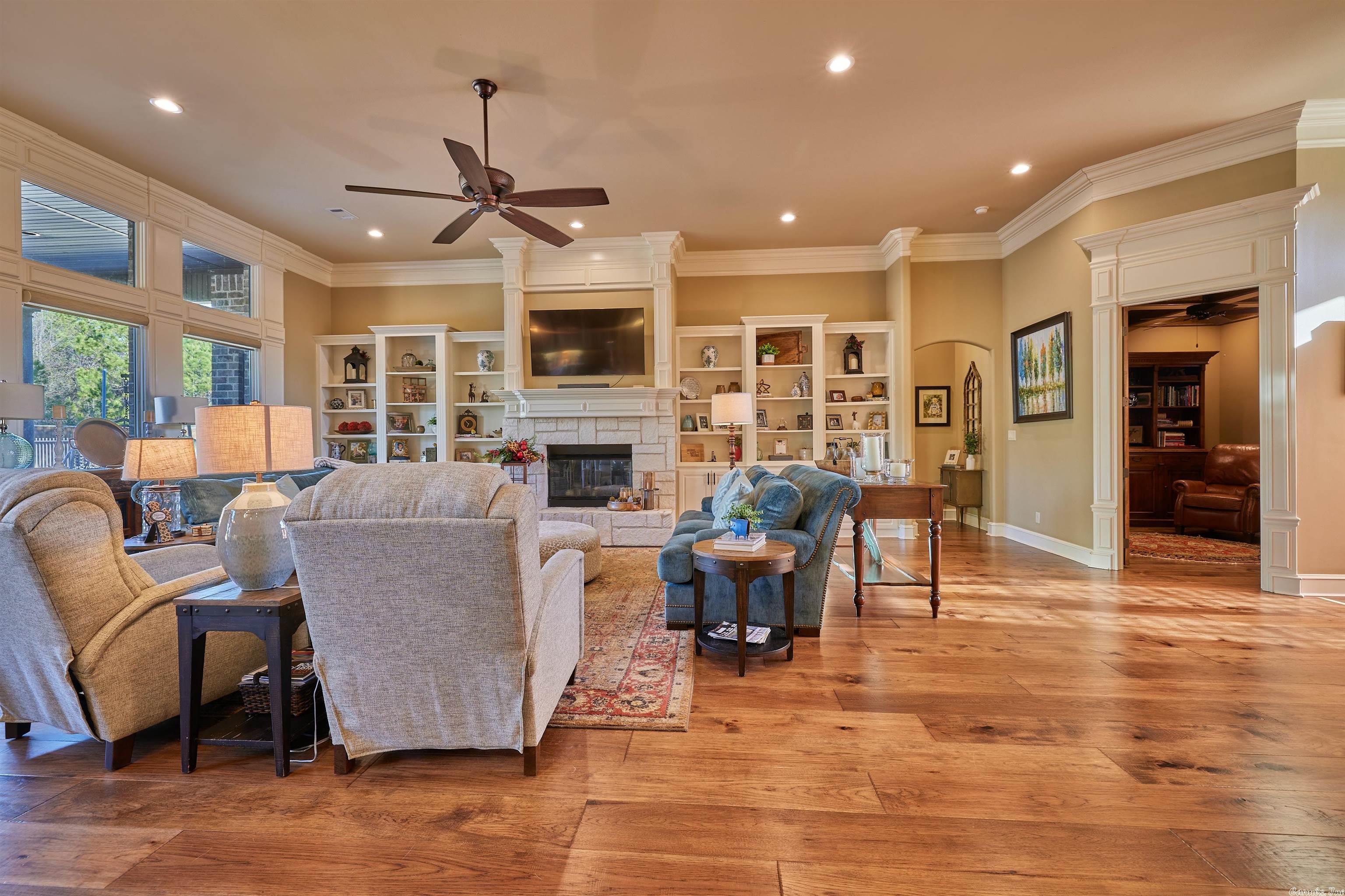 ARLINGTON PARK - Residential