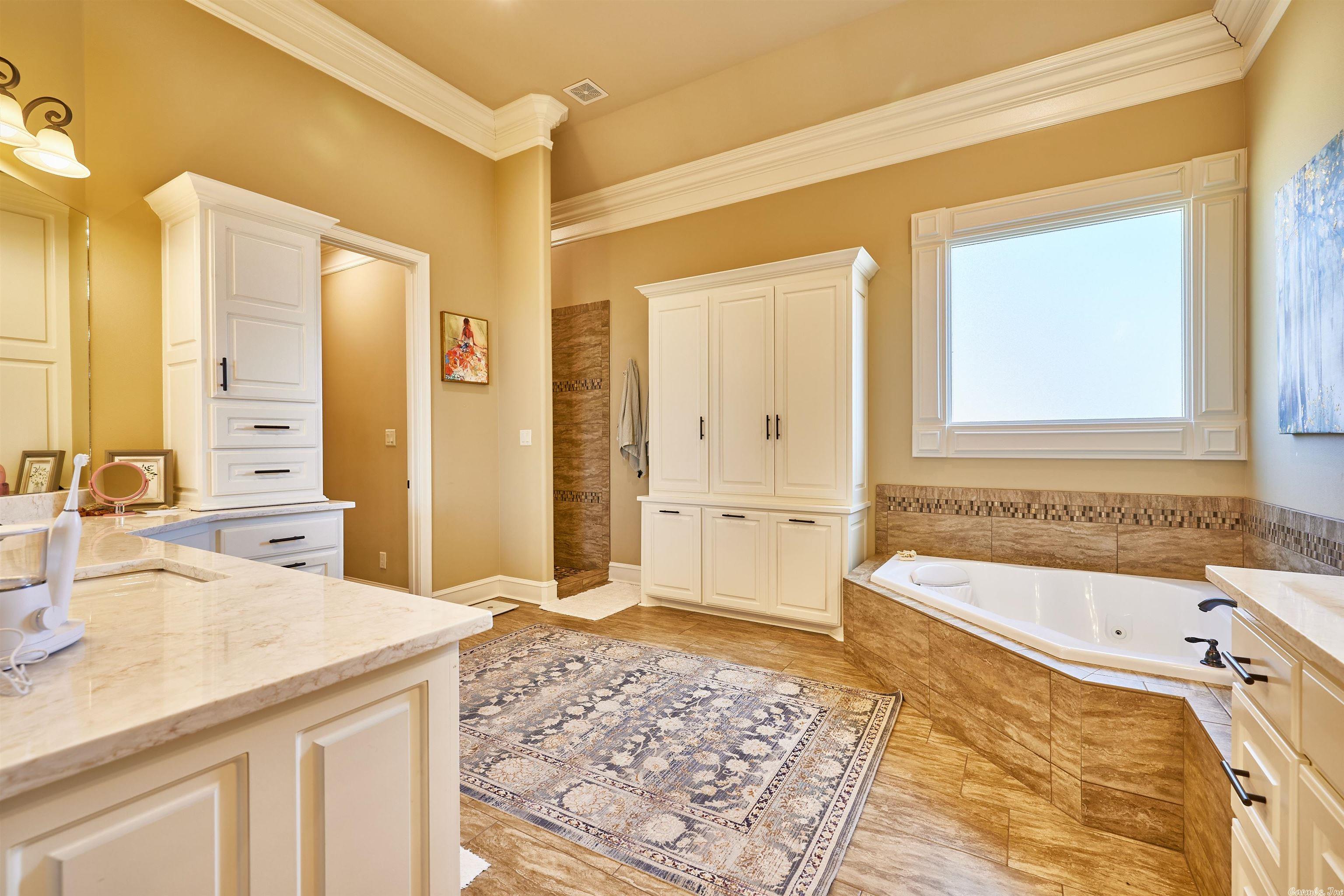 ARLINGTON PARK - Residential