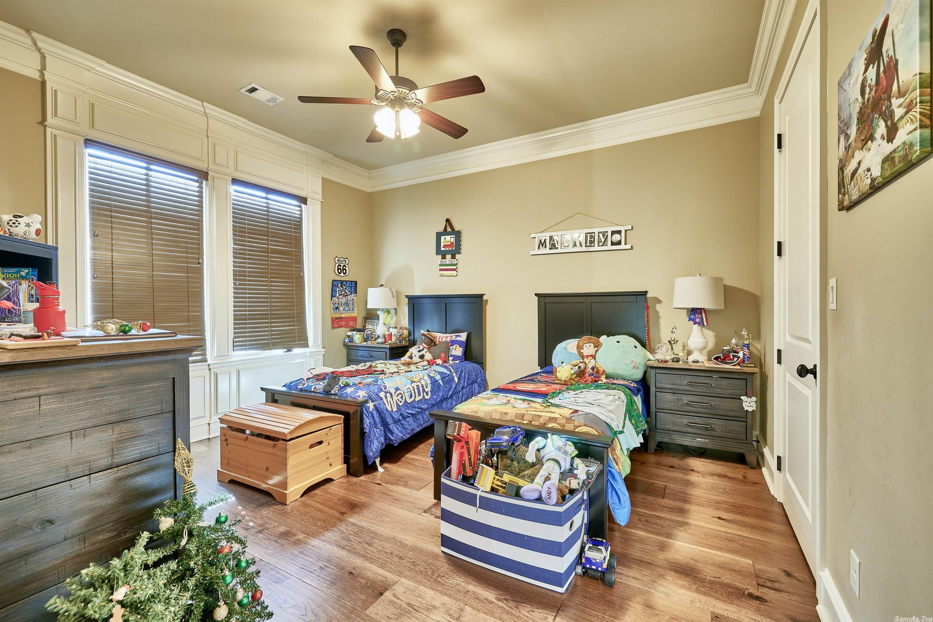 ARLINGTON PARK - Residential
