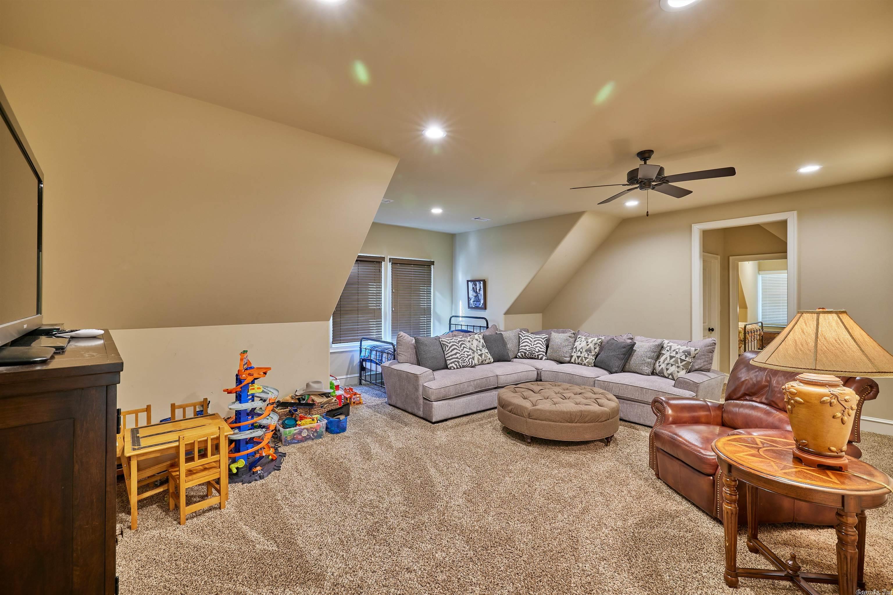ARLINGTON PARK - Residential