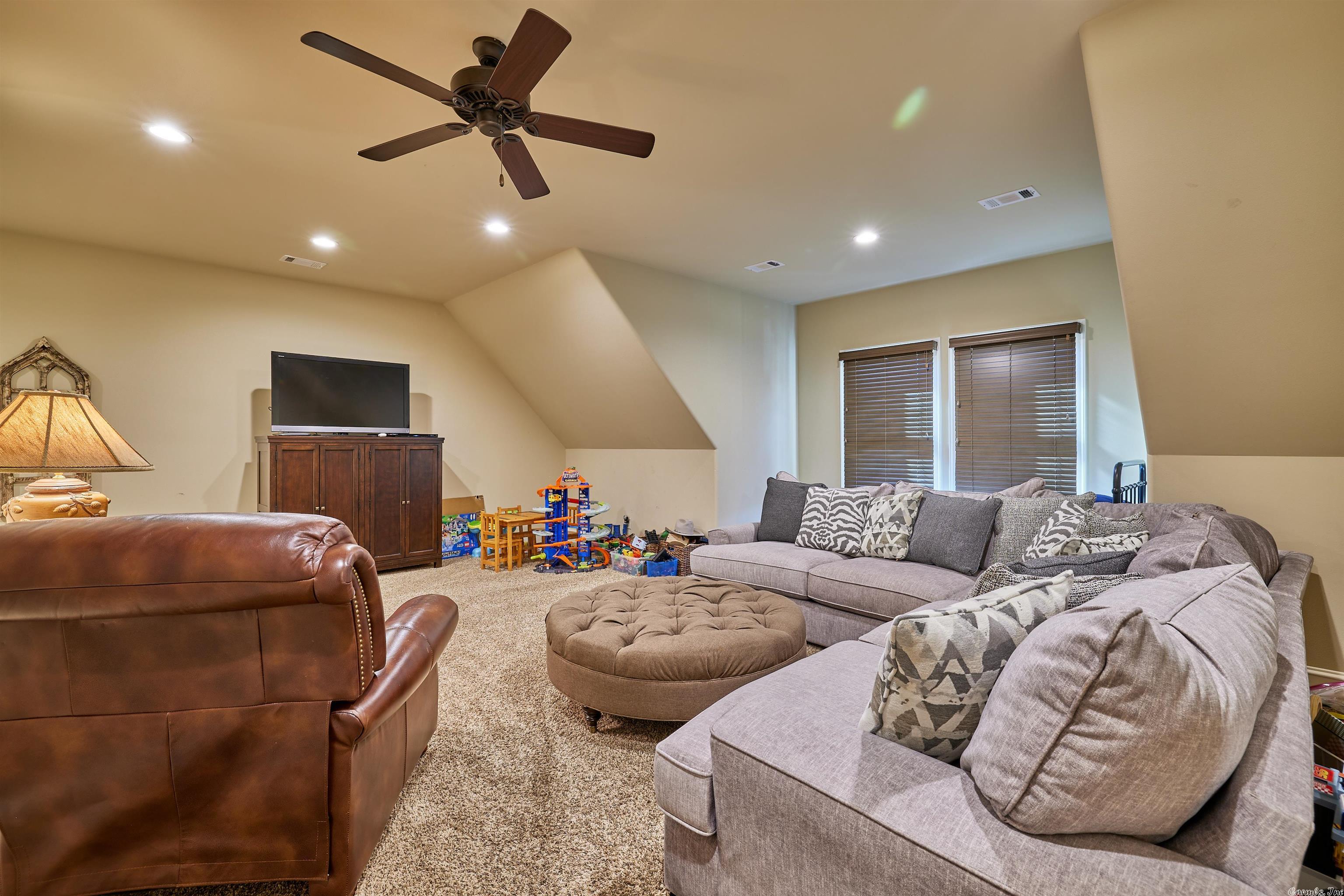 ARLINGTON PARK - Residential