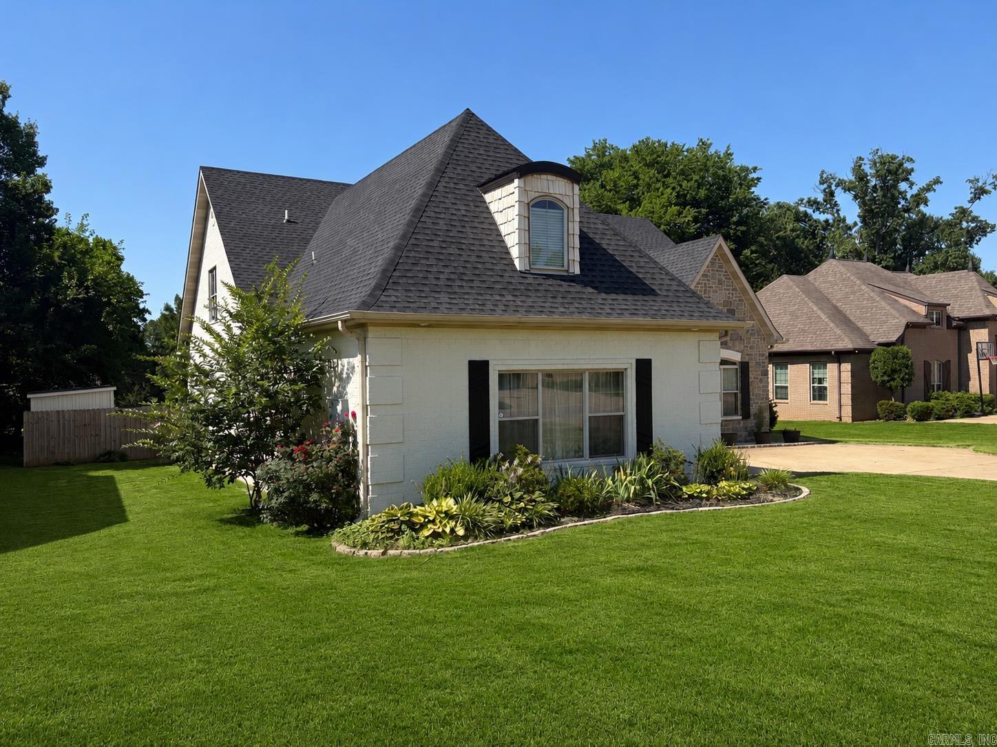 JAMESTOWN MANOR - Residential