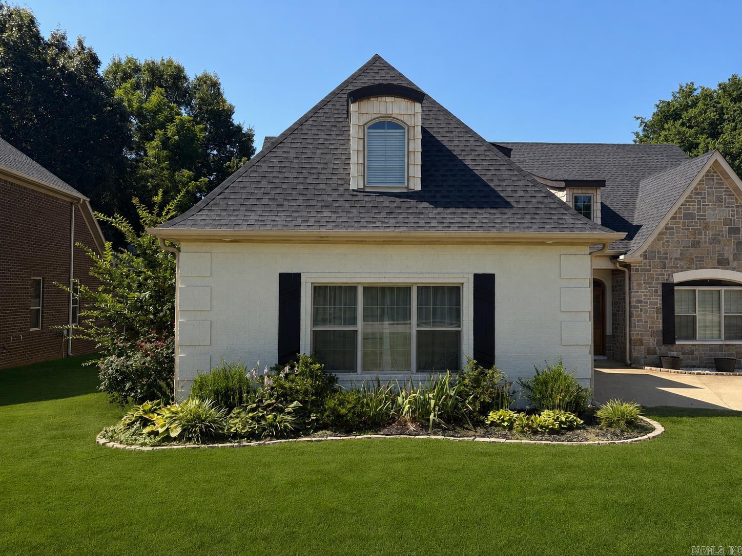 JAMESTOWN MANOR - Residential