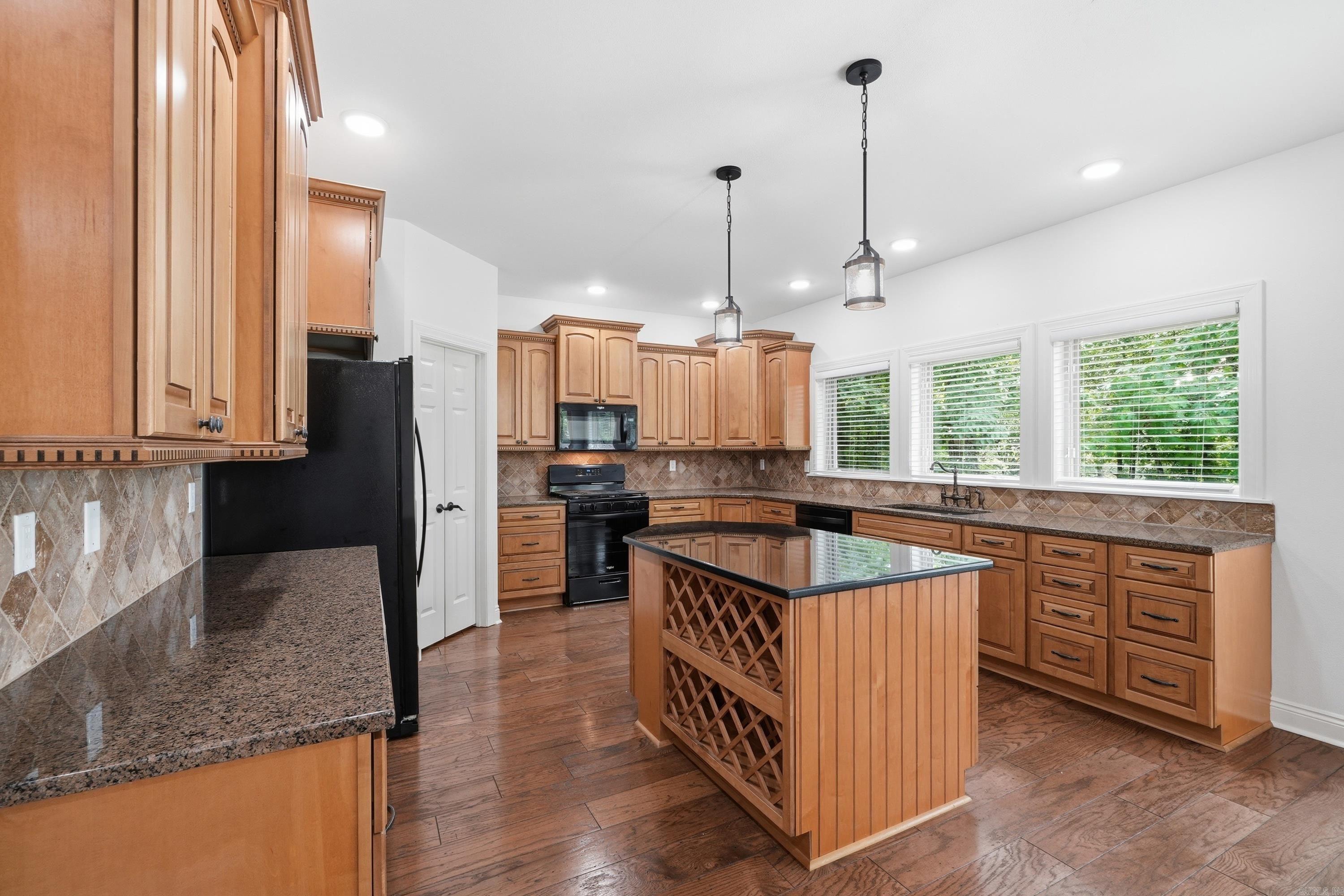 MOUNTAIN RANCH - Residential