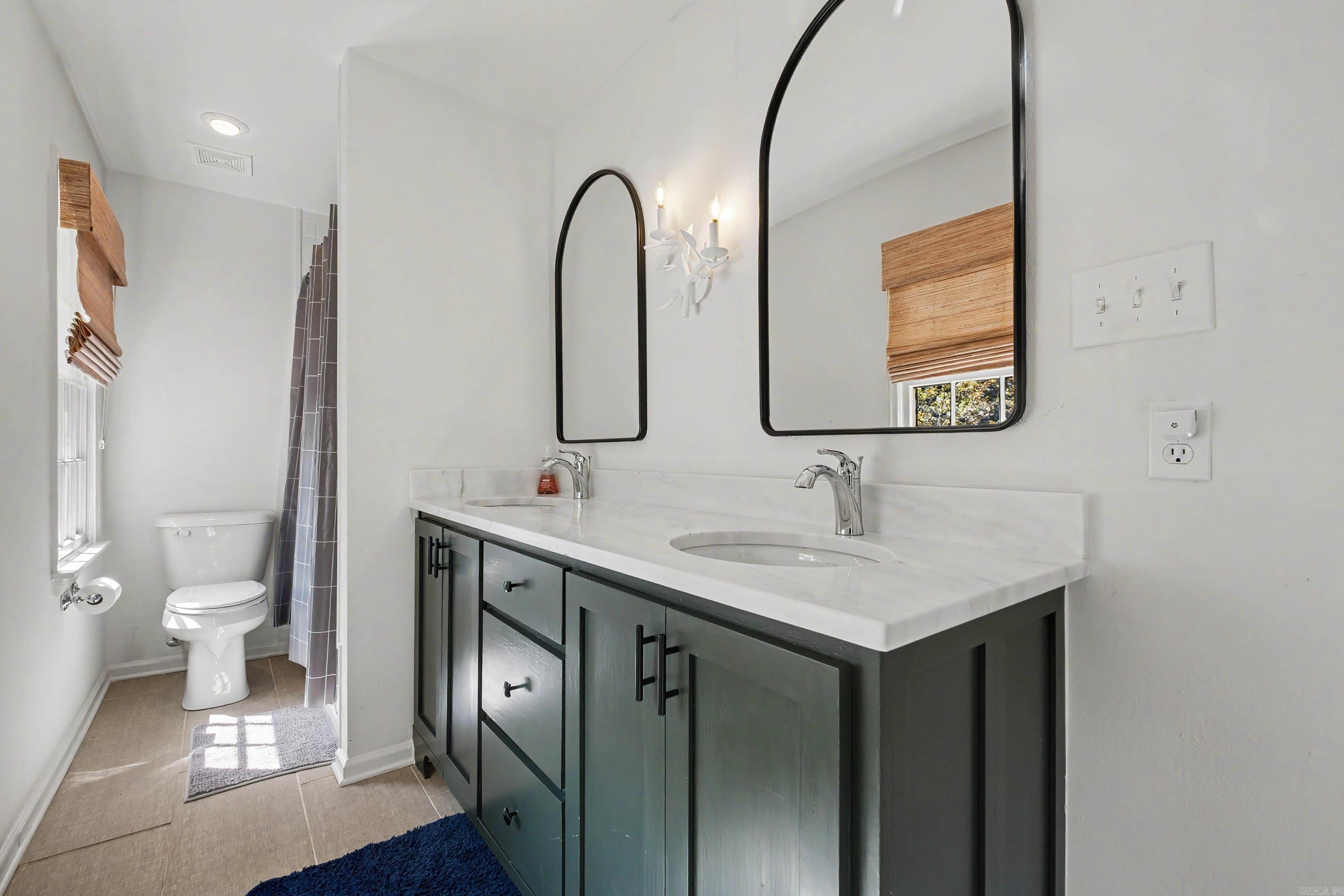 KINGSBRIDGE TWNHSE - Residential