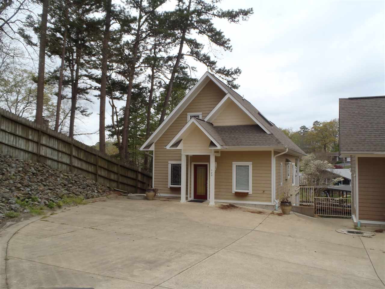 Lackeys Lake Front - Residential