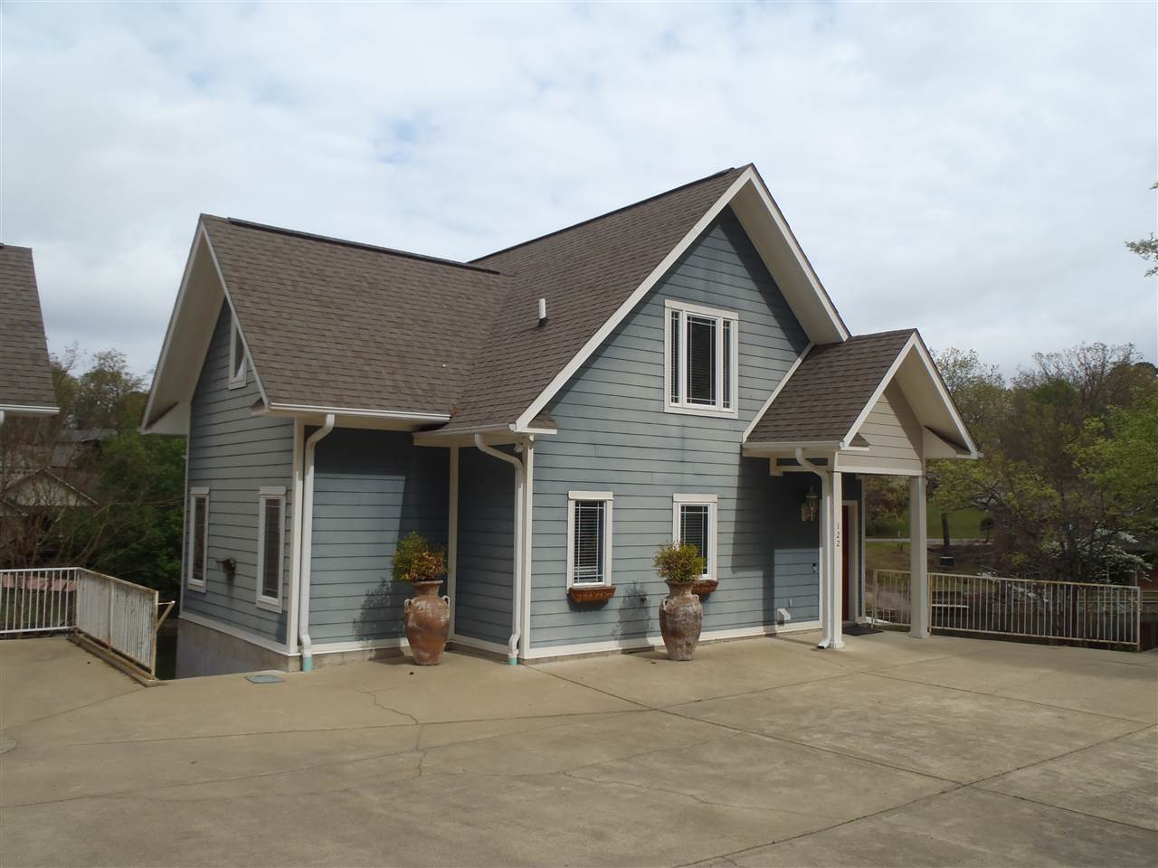 Lackeys Lake Front - Residential