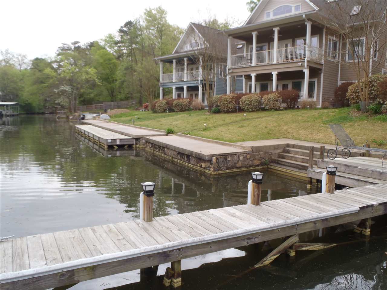 Lackeys Lake Front - Residential