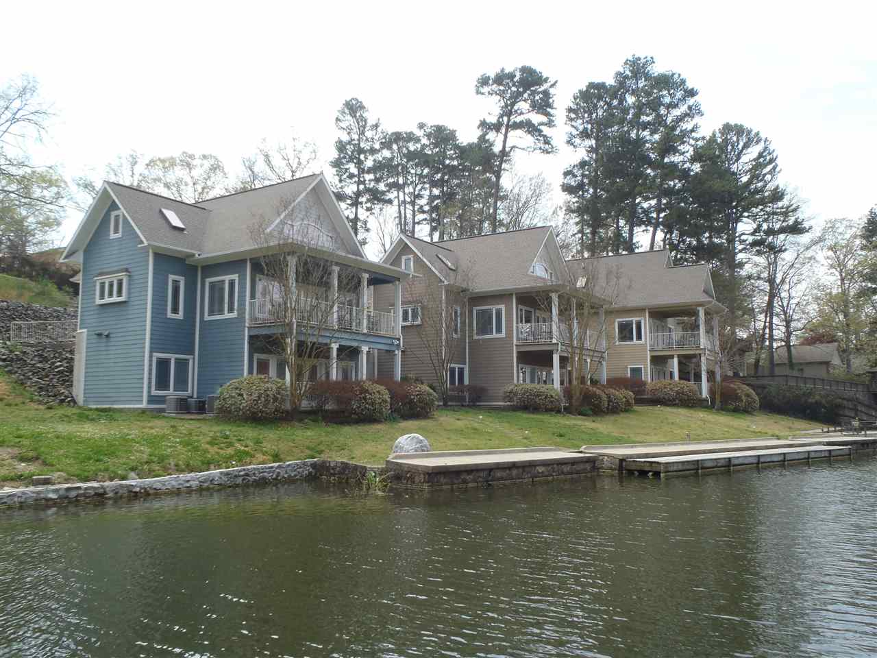 Lackeys Lake Front - Residential