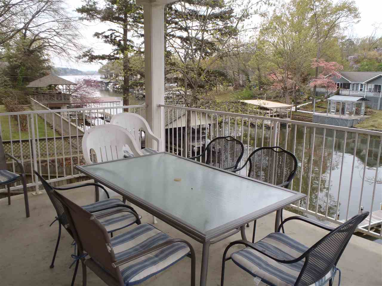 Lackeys Lake Front - Residential