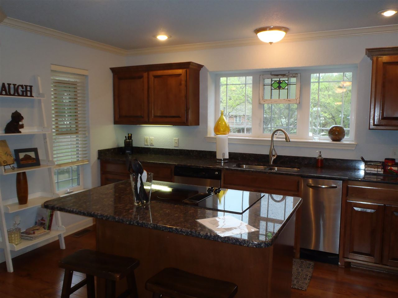 Lackeys Lake Front - Residential