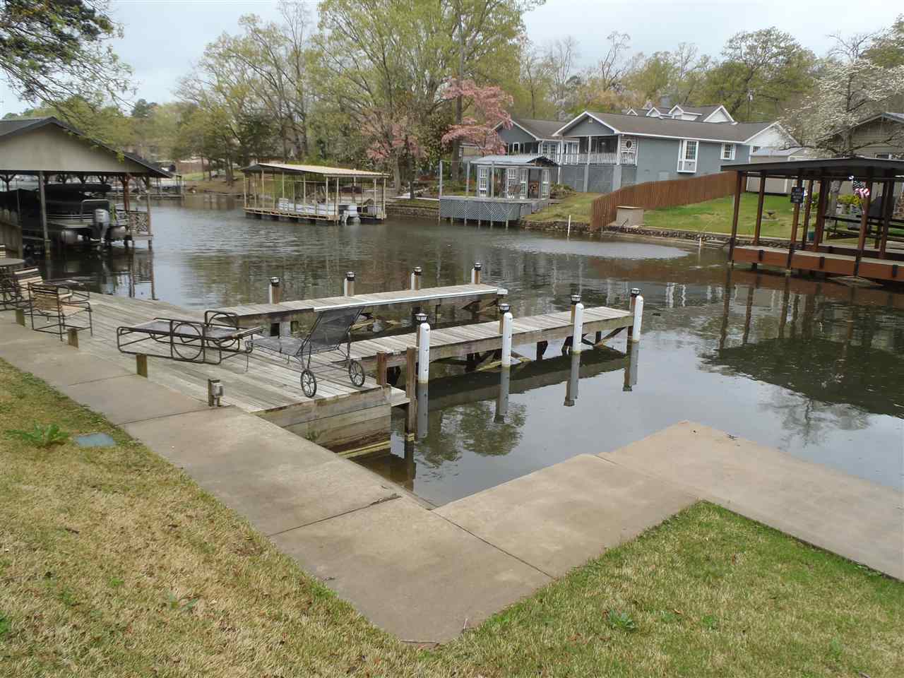 Lackeys Lake Front - Residential