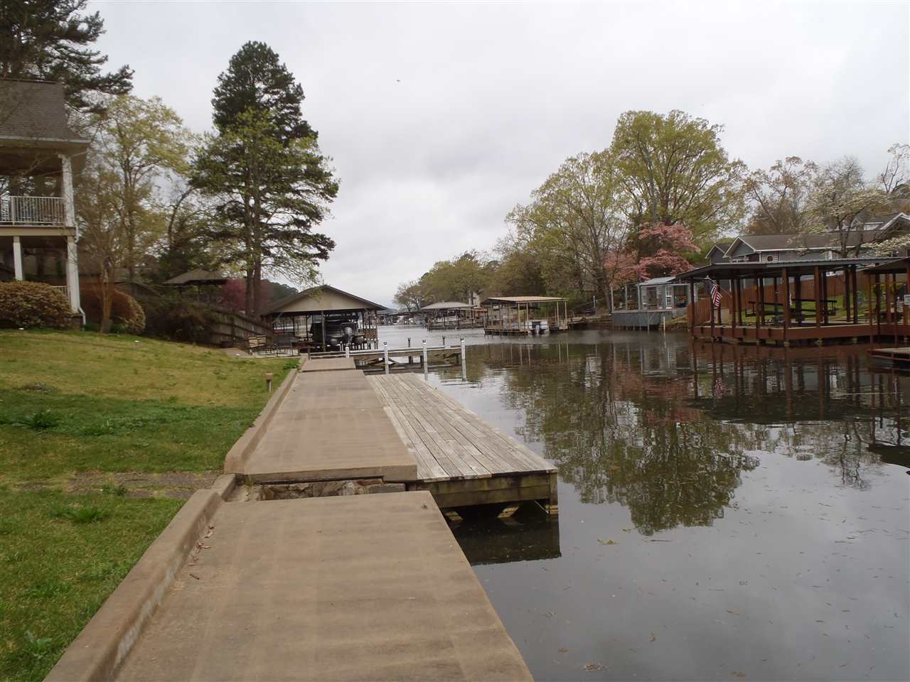 Lackeys Lake Front - Residential