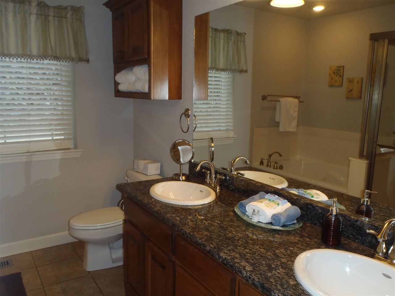 Lackeys Lake Front - Residential