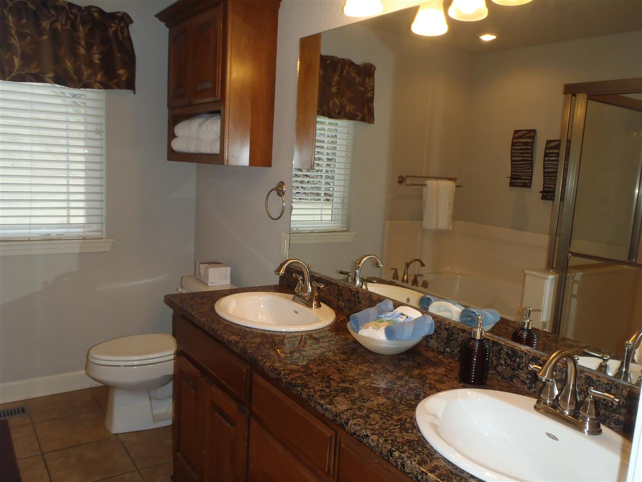Lackeys Lake Front - Residential