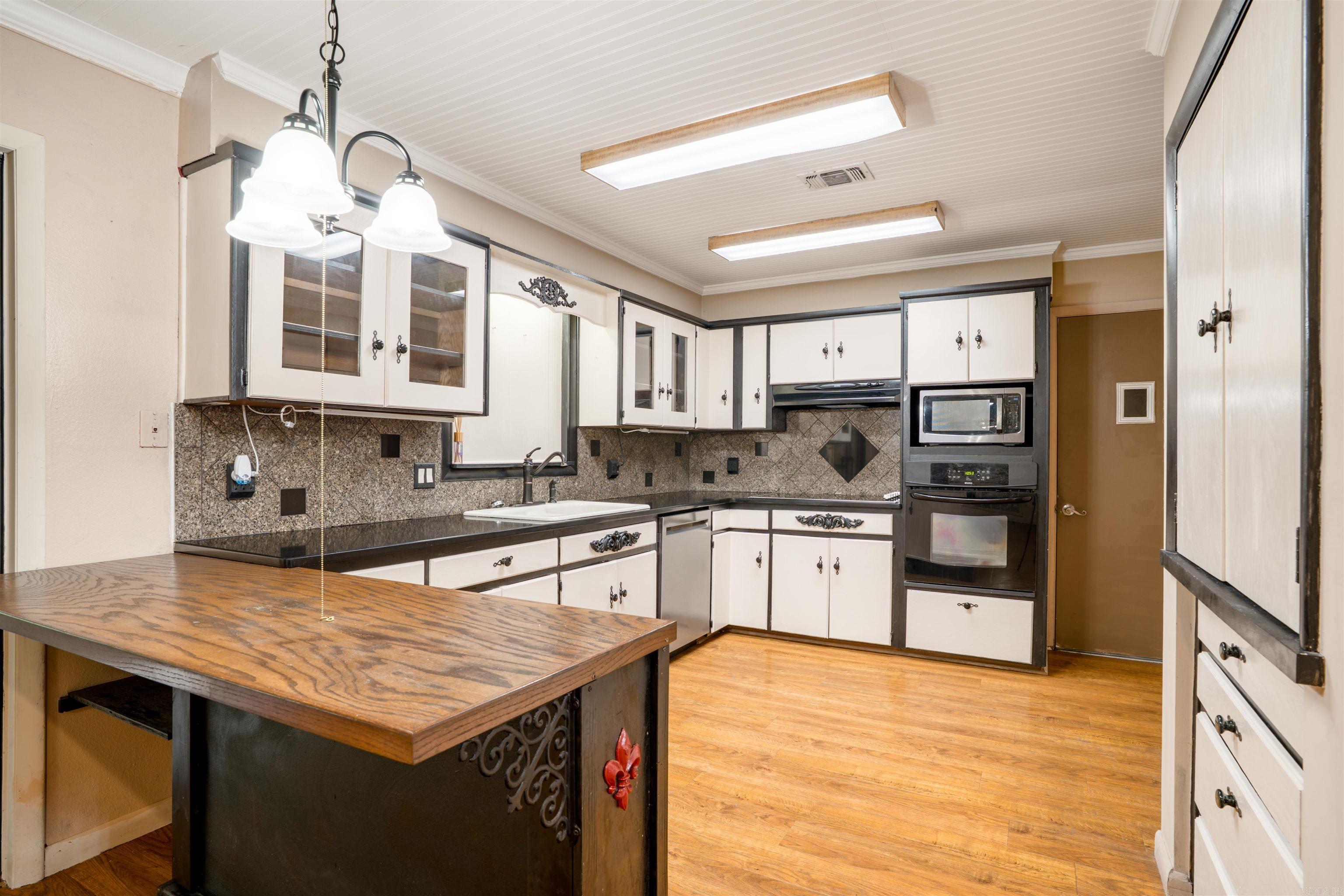 CASTILLO - Residential