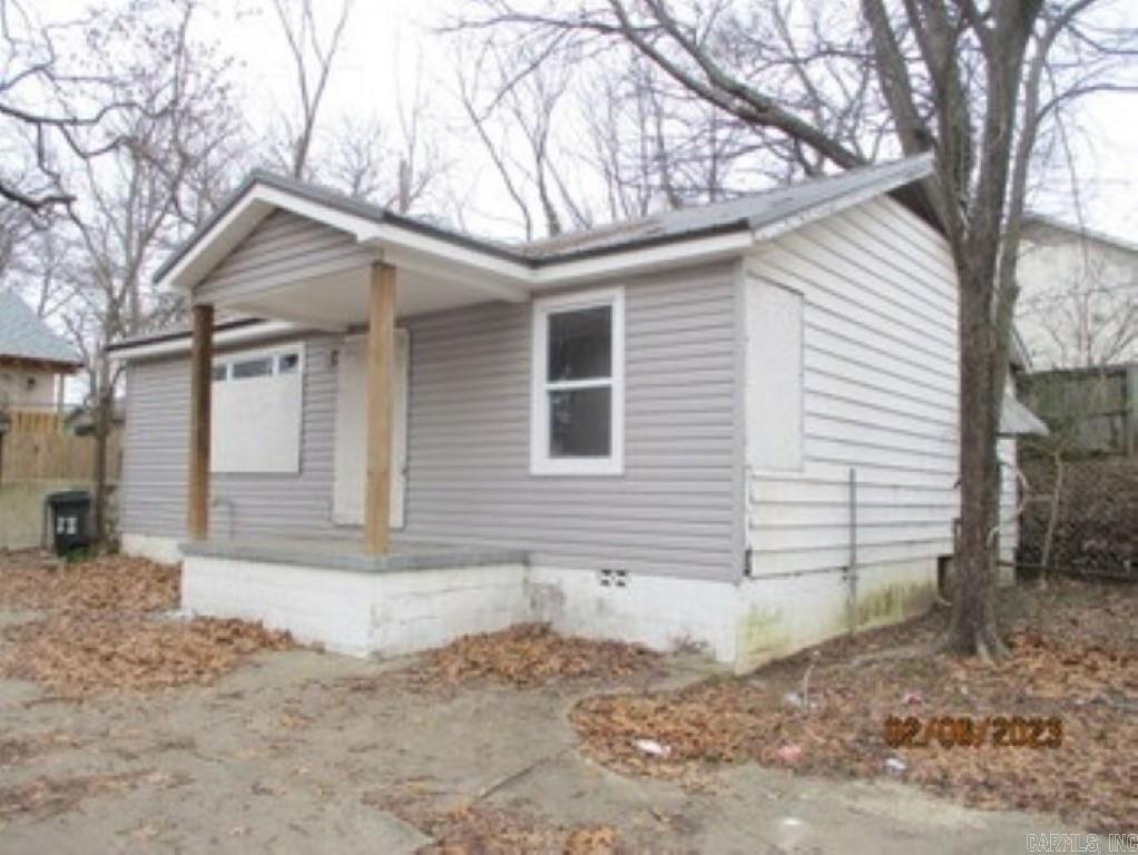 LIVE AUCTION Tuesday, July 25th at 10AM Fixer Uppers (4) Homes to be sold on auction day. Live Onsite with Online Bidding Visit: FowlerAuctioneers.com for more details.