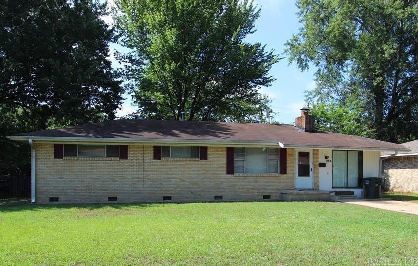 Opportunity knocks with this one!  Whether you're a first time home buyer or looking to add to your investment portfolio with a solid rental, this house checks the boxes.  Conveniently located near dining, shopping and schools. It's perfectly situated for everyday living or long term rental. All showings require 24 hour notice.