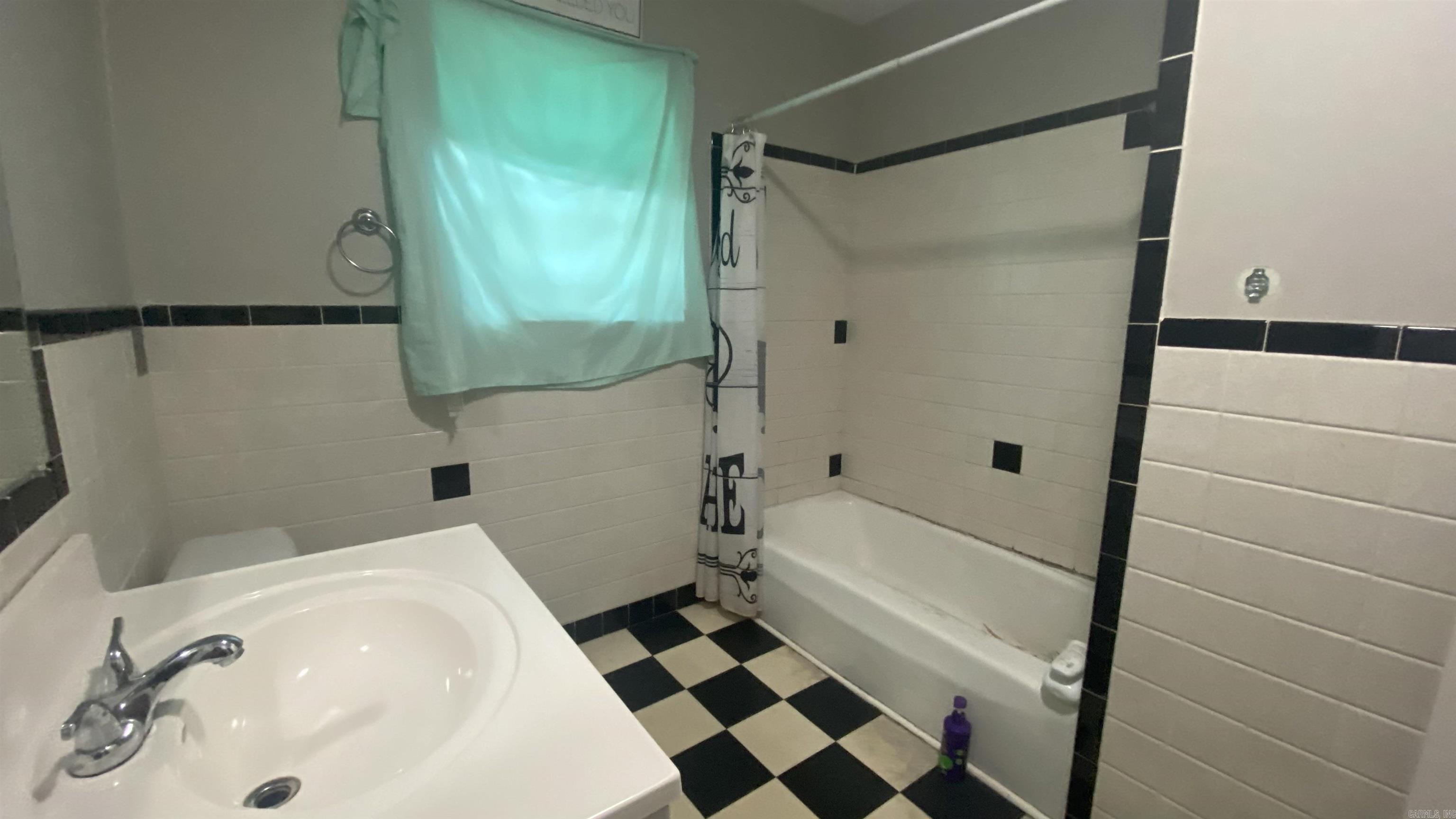 LESSEL ESTATES - Residential