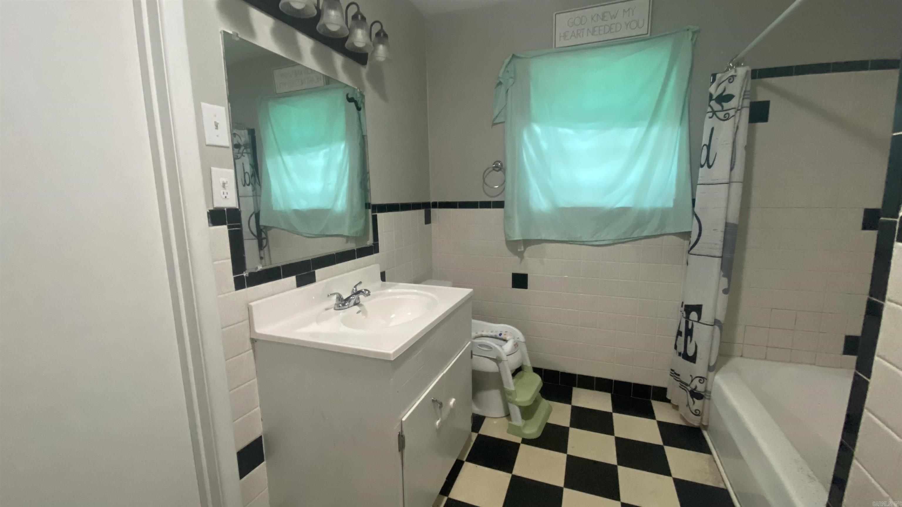 LESSEL ESTATES - Residential