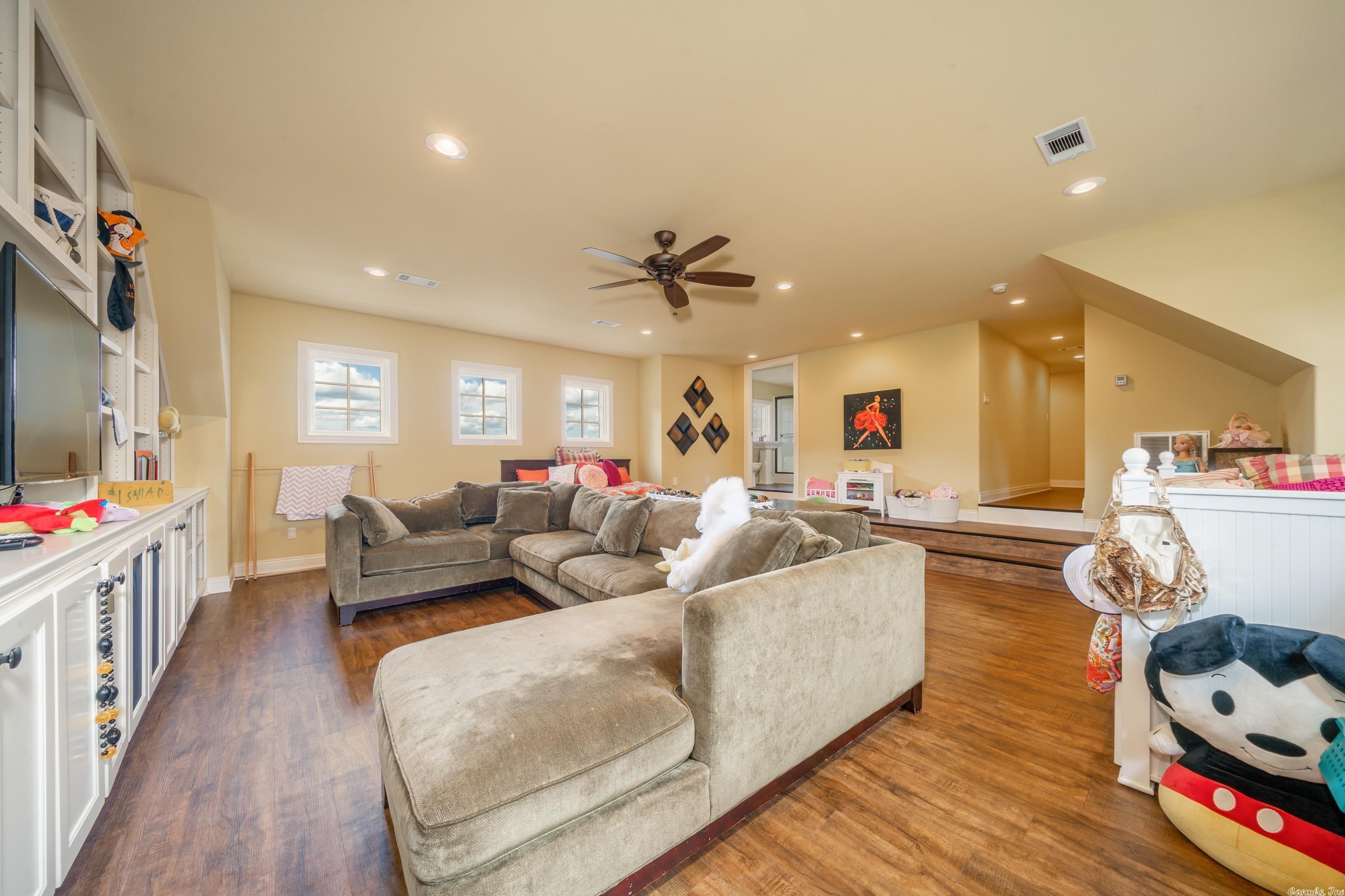 Oak Shores Estates - Residential