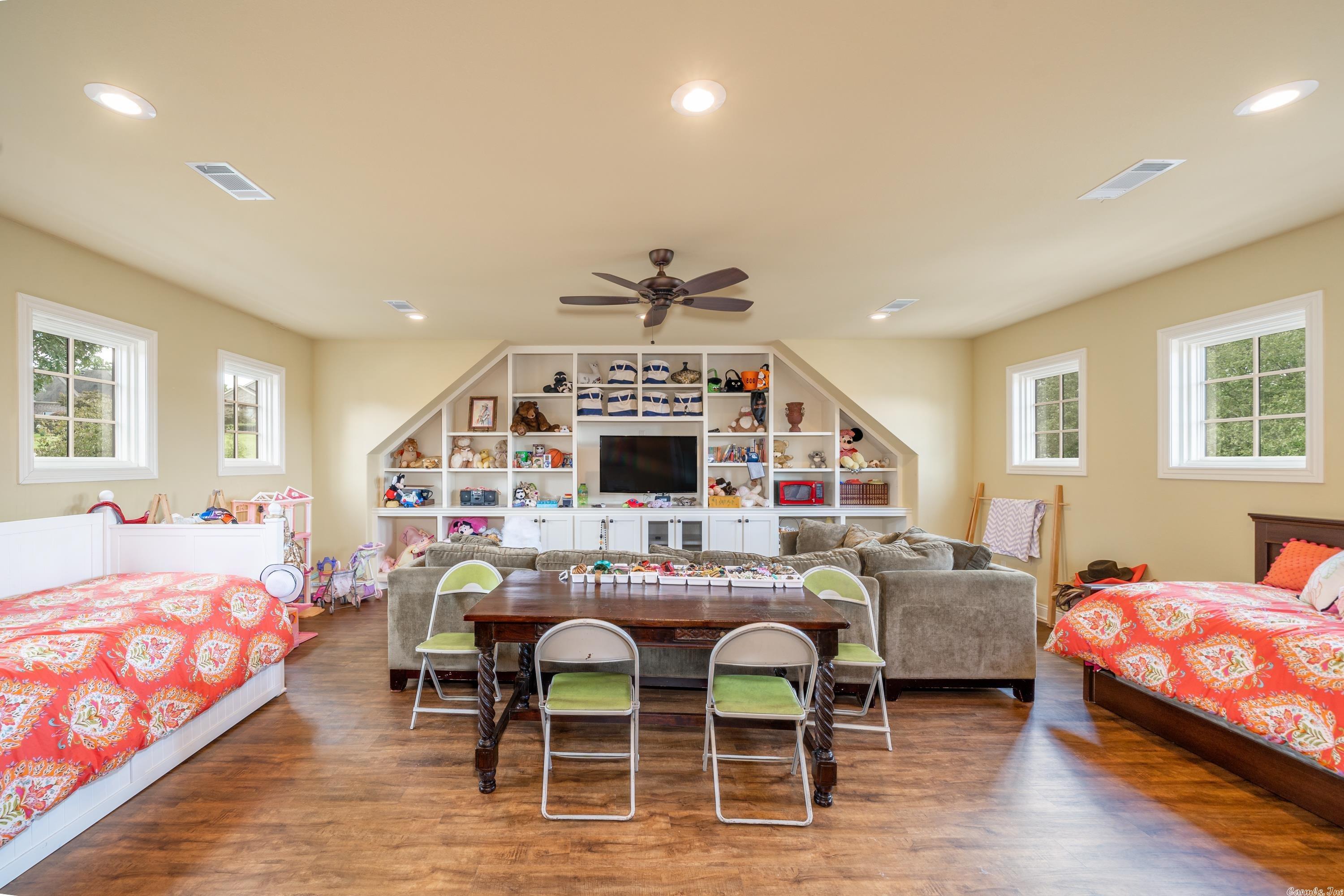 Oak Shores Estates - Residential