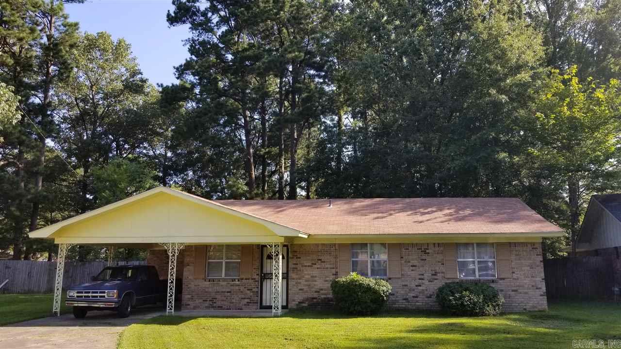 Nice home close to schools, shopping and churches.  Home has been well maintained and move in ready.  Large fenced backyard.