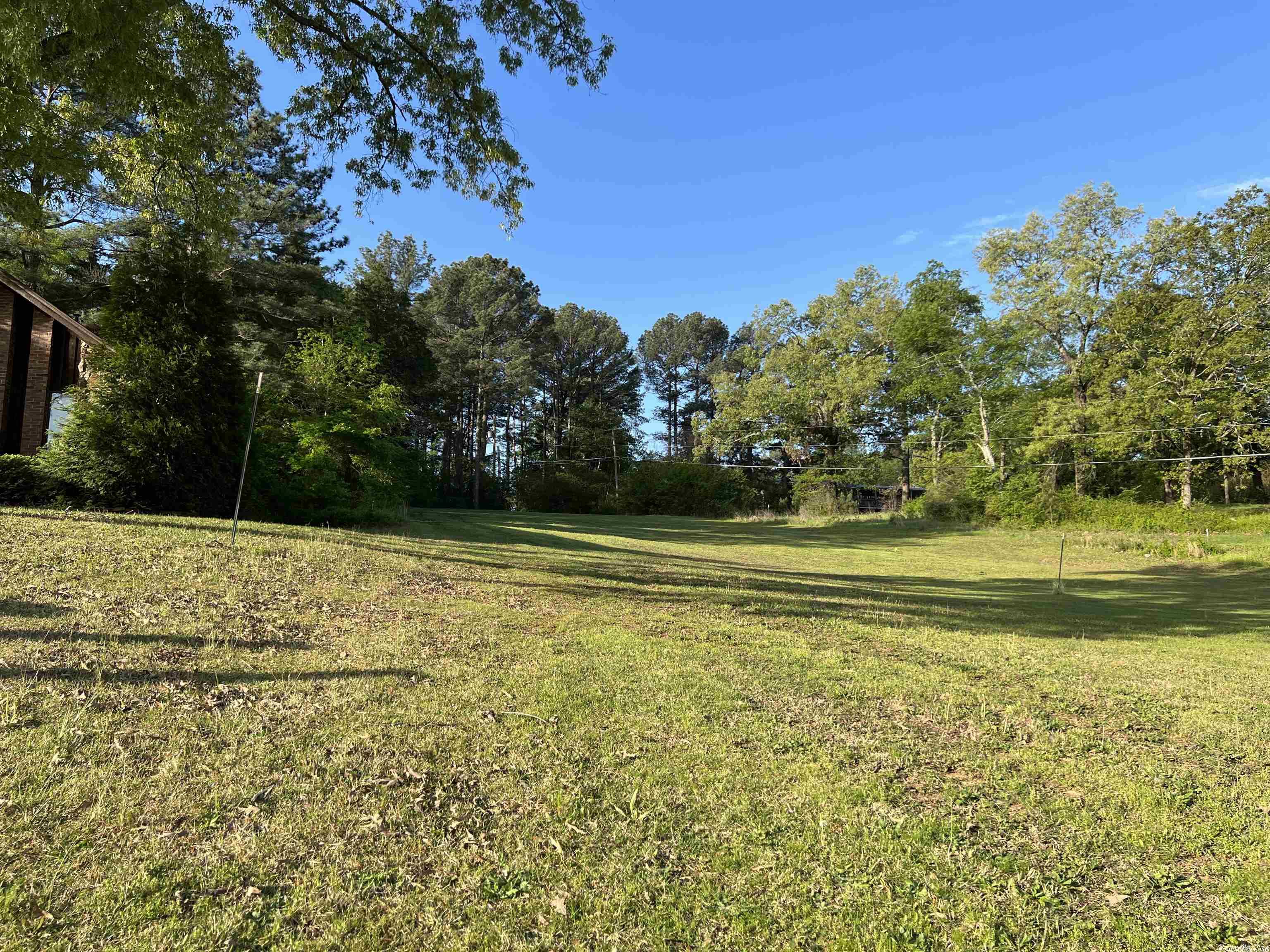 Build your dream home here on the west end of town in this quiet neighborhood. Close proximity to schools, shopping & only a golf cart ride away from Searcy Country Club for golf, dining and pool. One of the most private lots in the neighborhood. Call today for your personal tour.