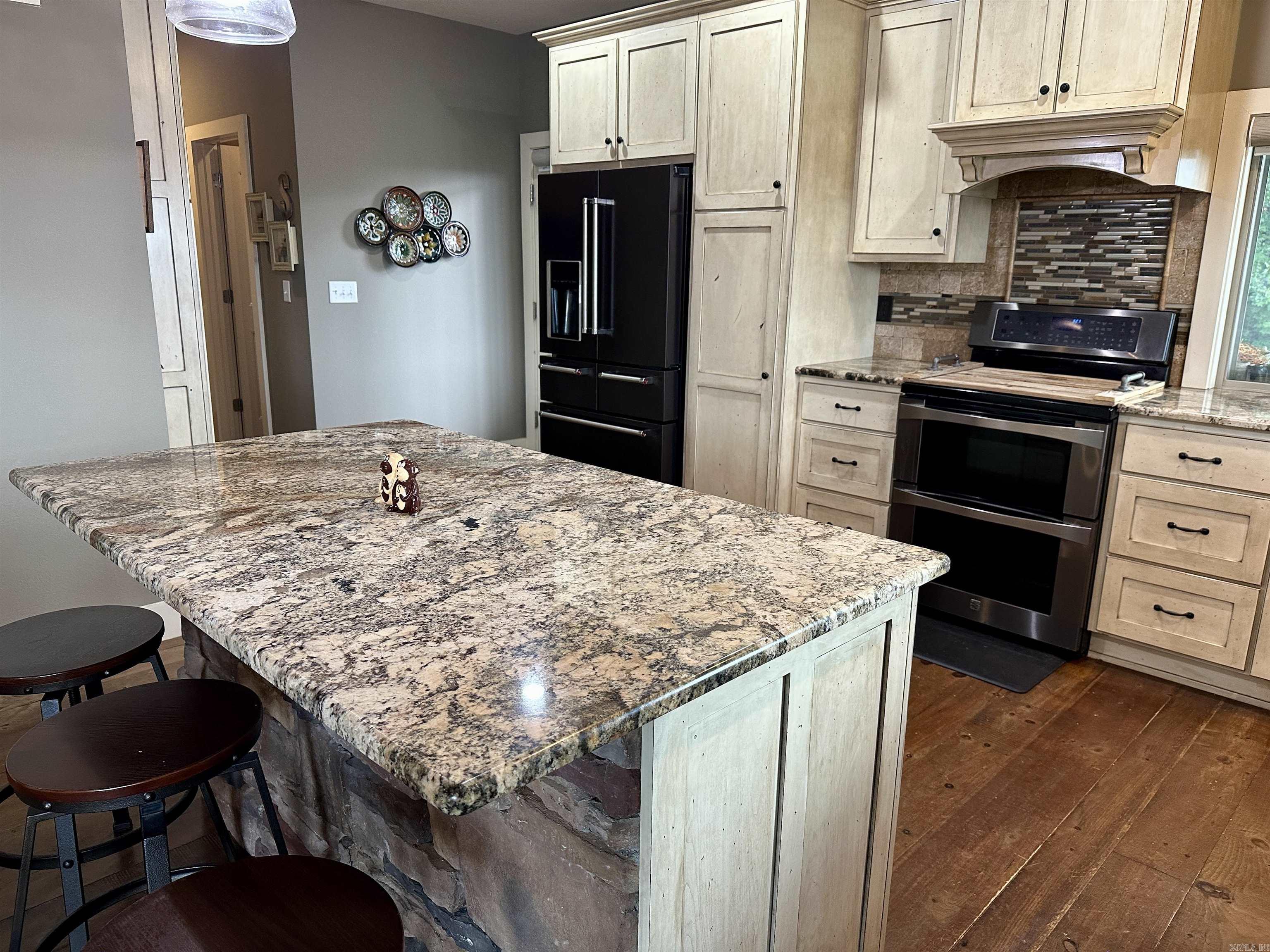 Round Mountain Estates - Residential