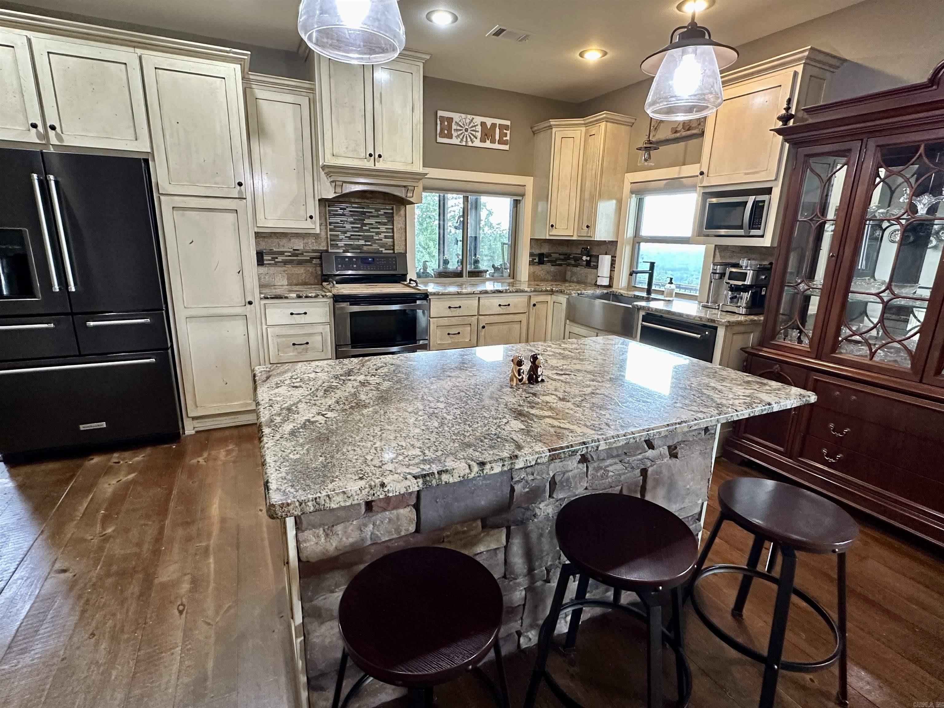 Round Mountain Estates - Residential