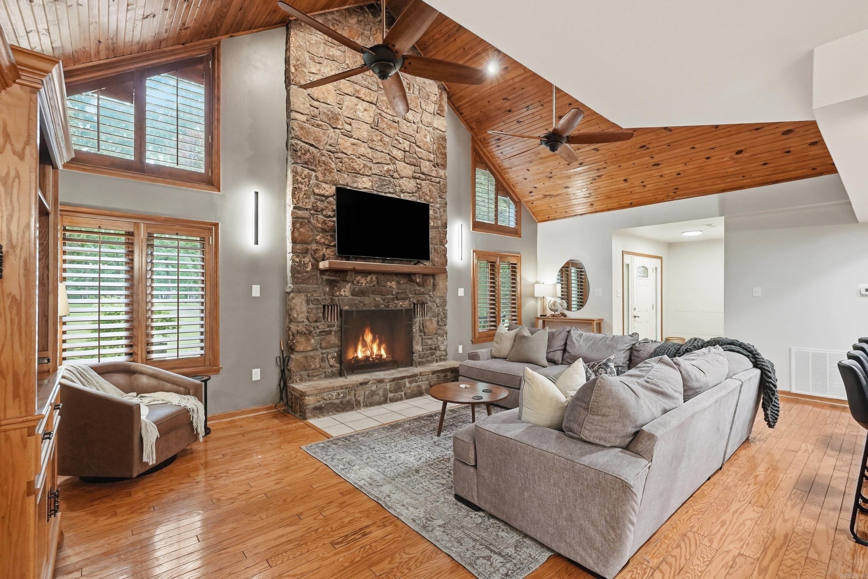 LAWSON OAKS - Residential
