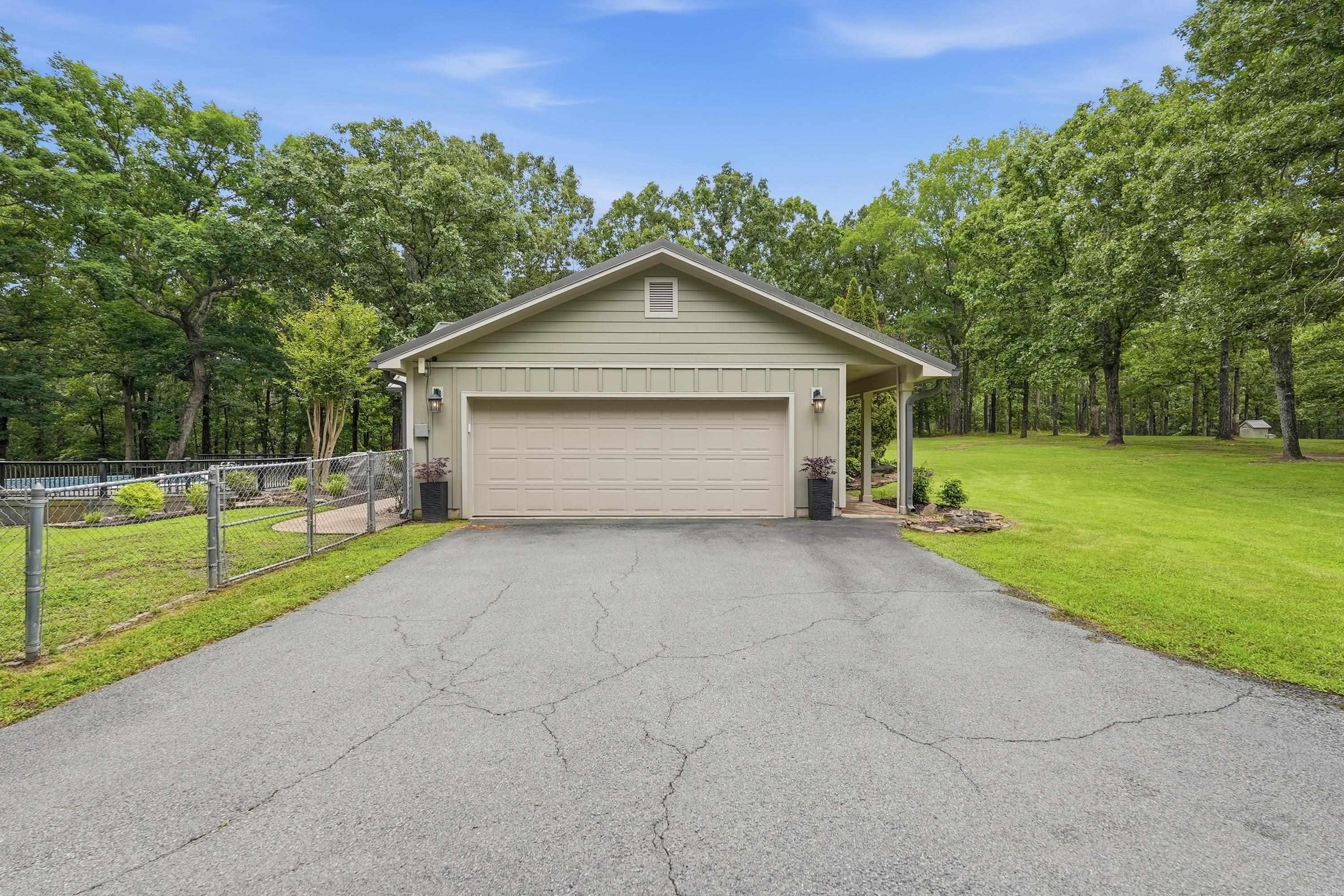 LAWSON OAKS - Residential