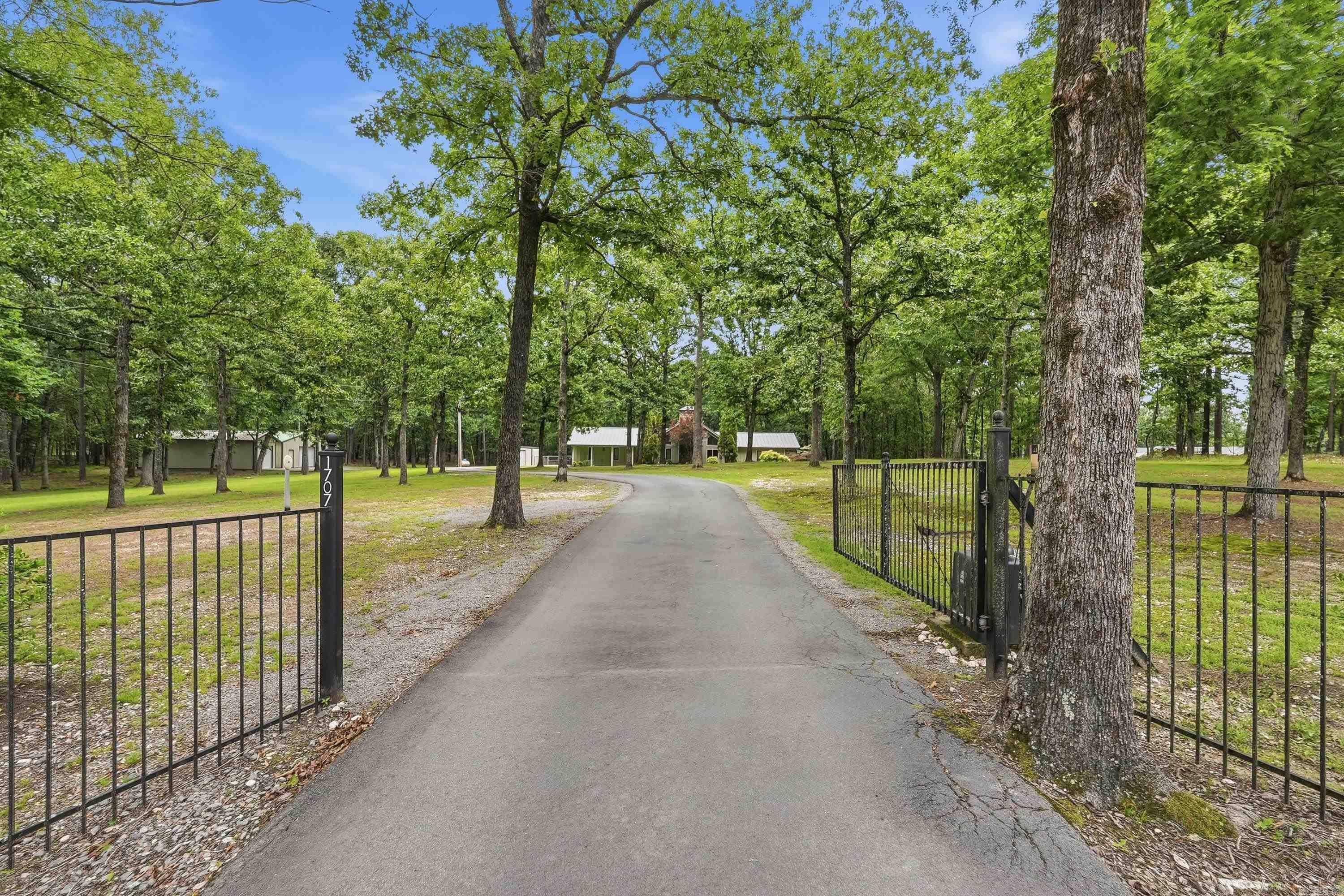 LAWSON OAKS - Residential