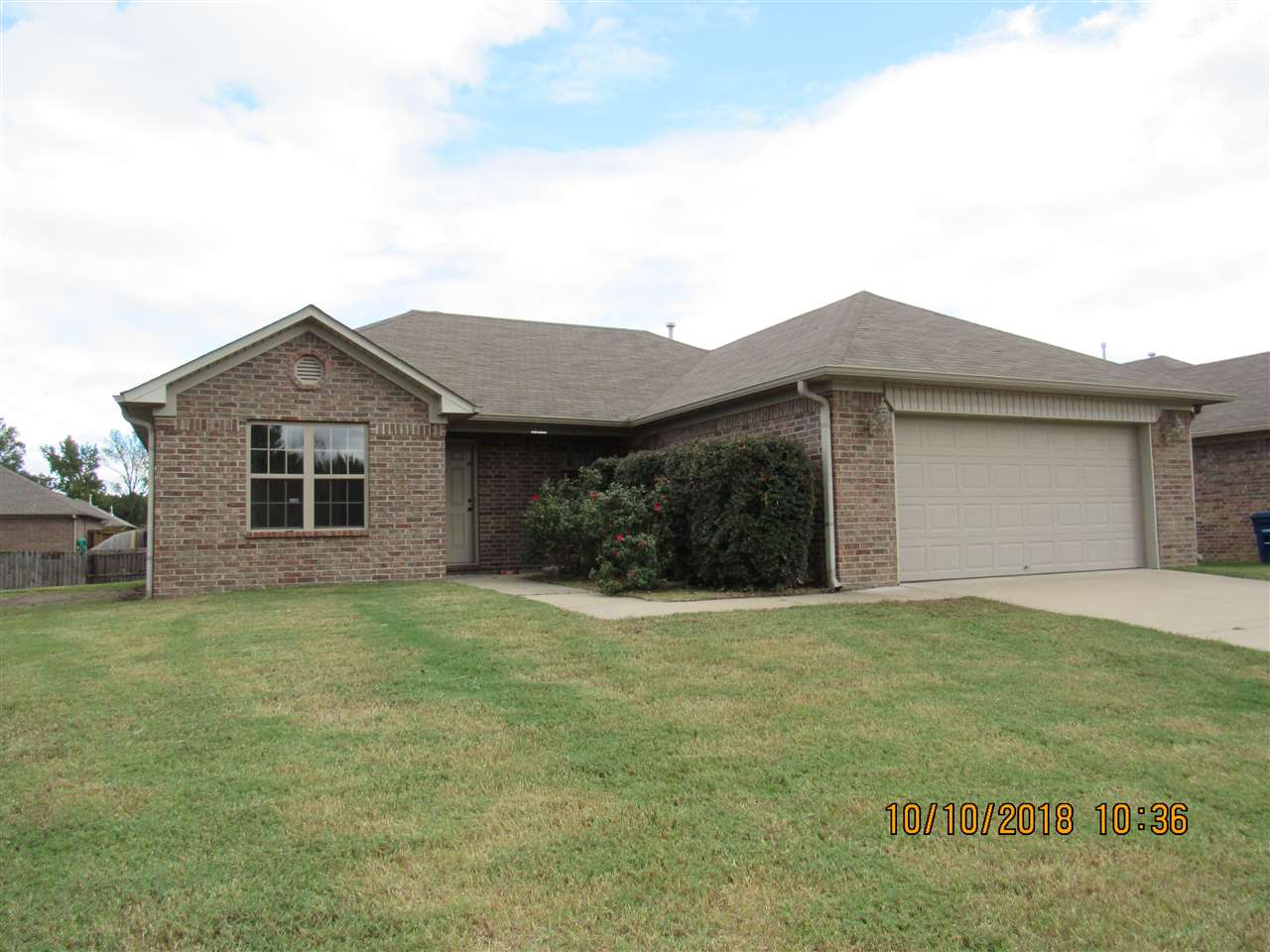 Well maintained split bedroom plan home, spacious bedrooms, large family room with box ceiling, all kitchen appliances including refrigerator, separate laundry room with washer & dryer hook-ups, backyard to be fully fenced. One small pet negotiable with a non-refundable pet deposit.. 2 inch faux wood blinds to be installed.