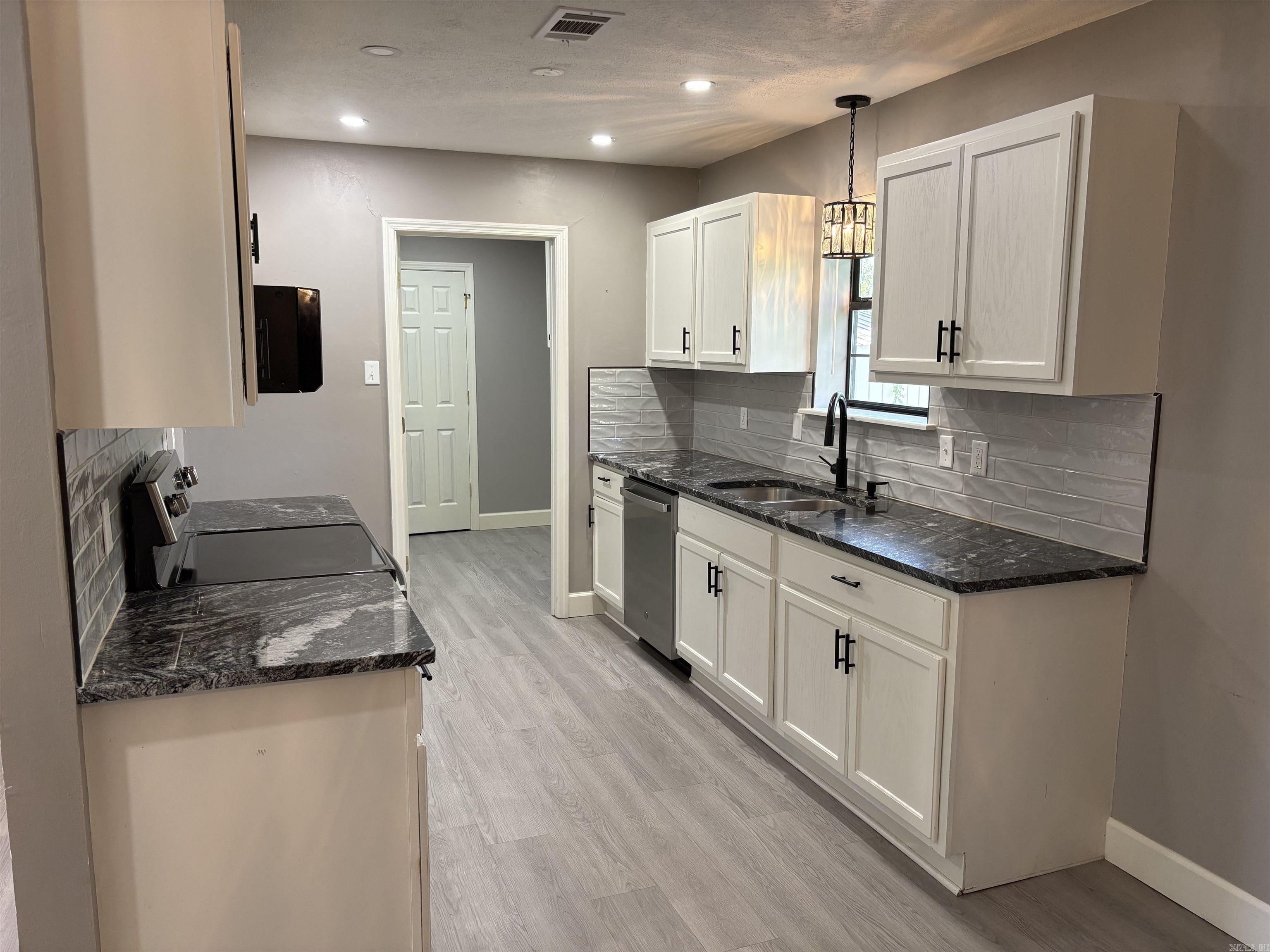 PINECREST - Residential