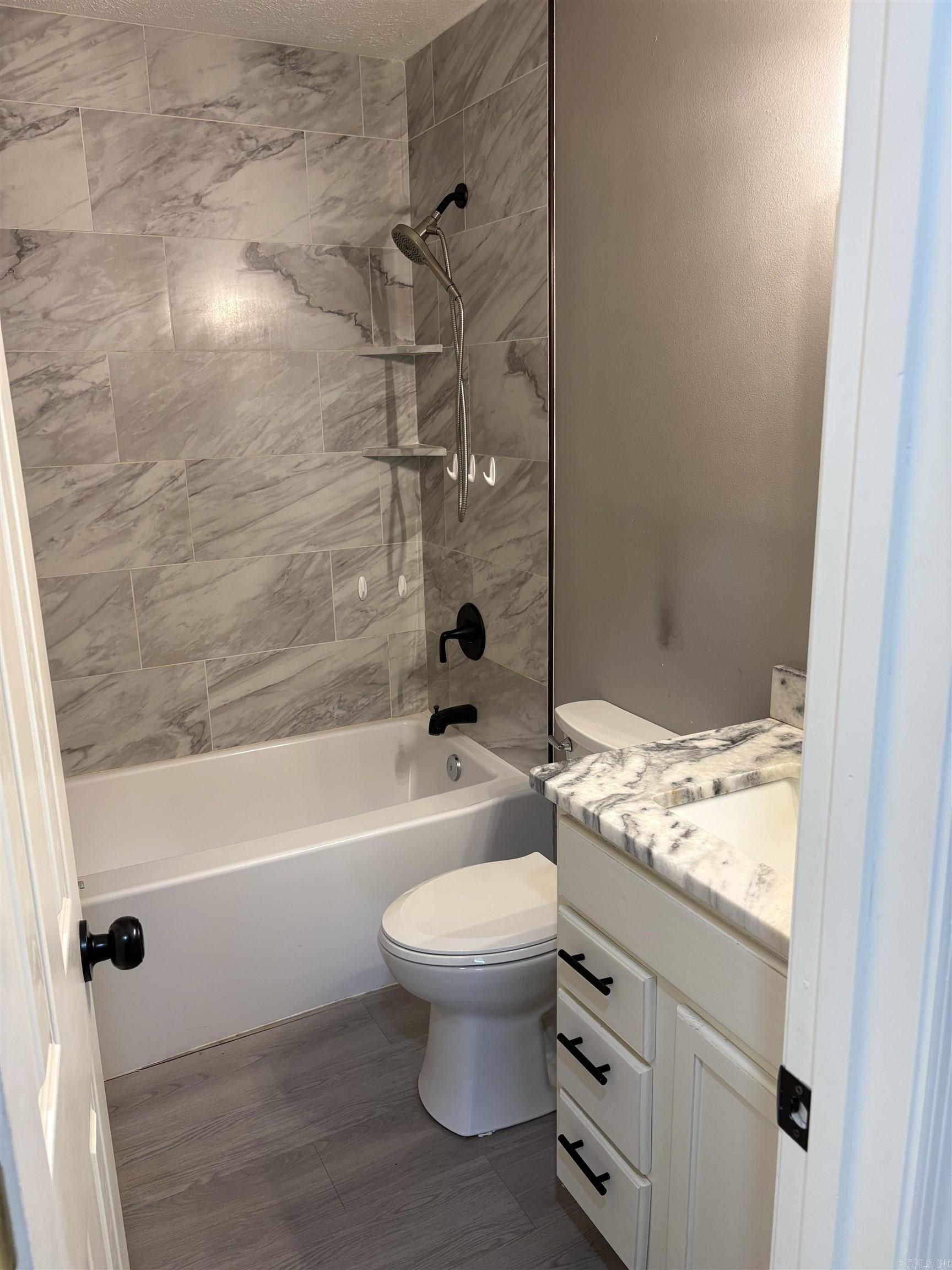 PINECREST - Residential