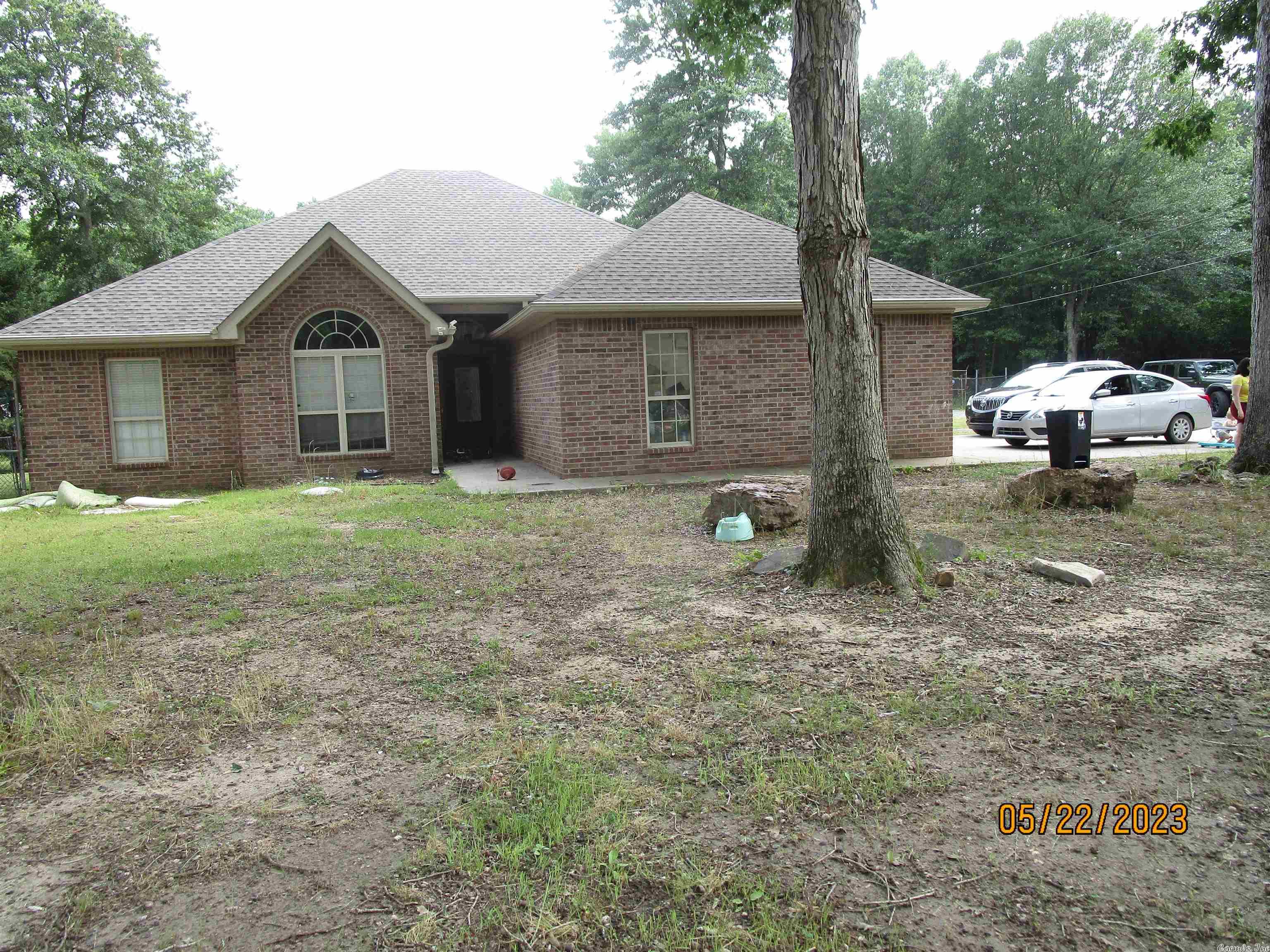 want to live the county life bring your chickens, pony perfect location for the gardener this 3 br 2 ba home is located in the Bryant schools great rm, split bedroom