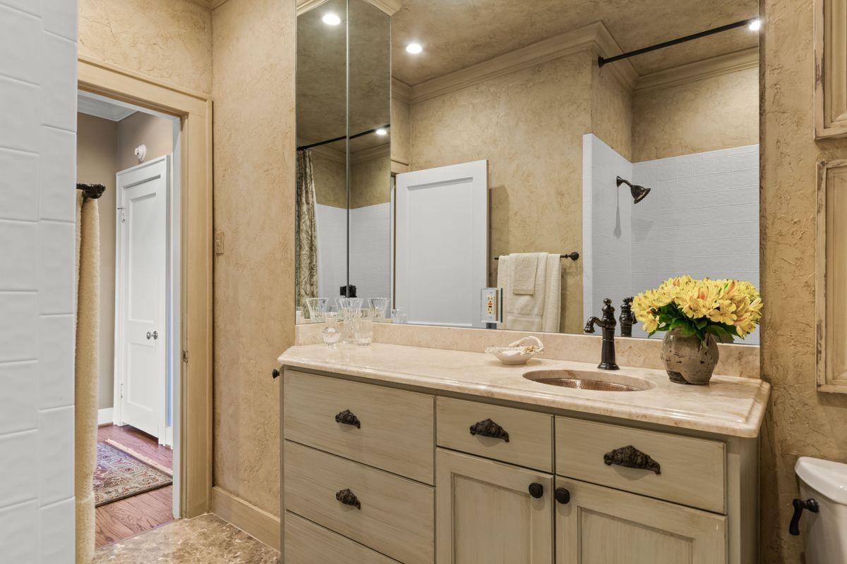 COUNTRY CLUB HGTS - Residential