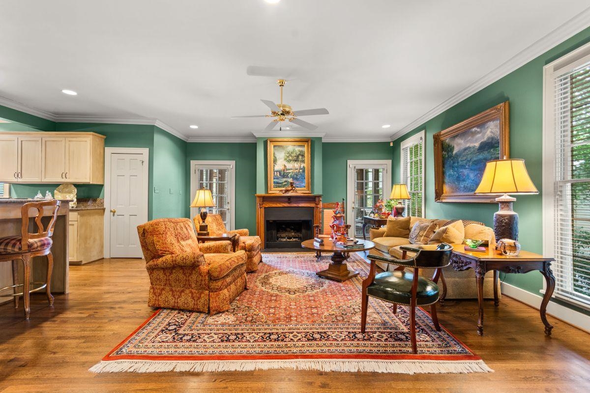 COUNTRY CLUB HGTS - Residential