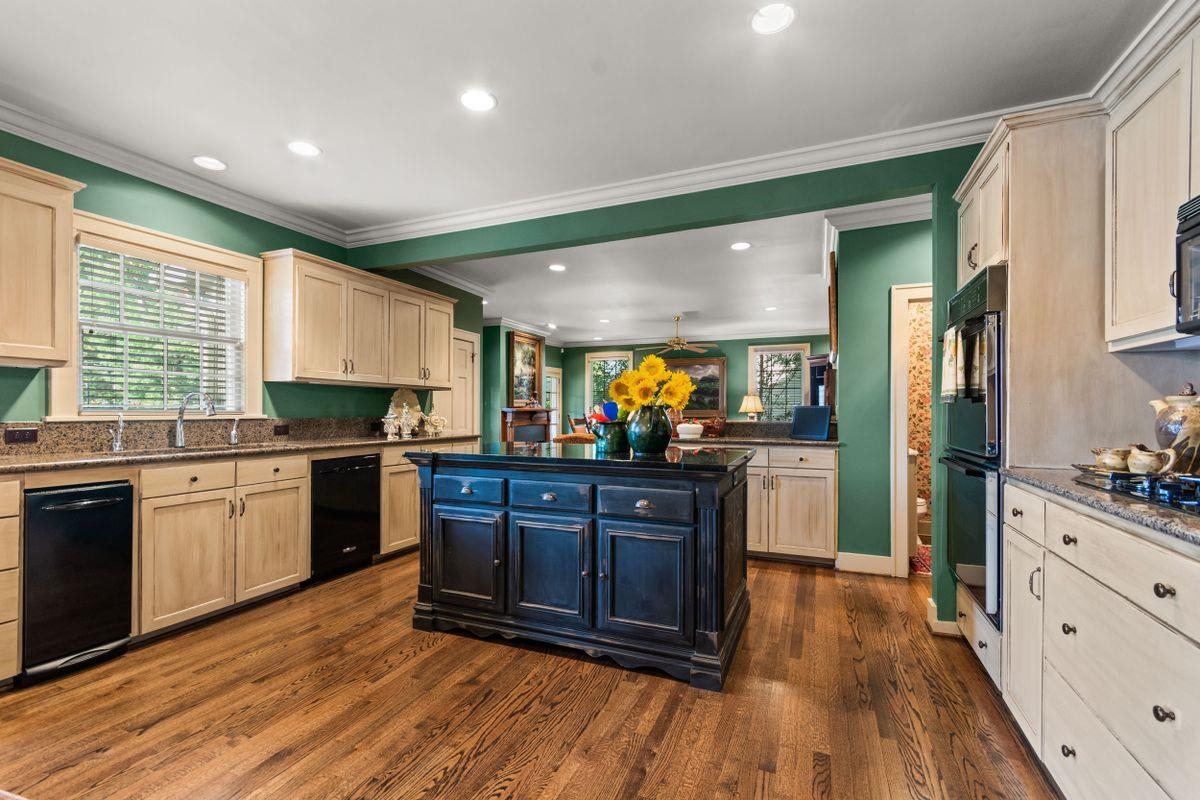 COUNTRY CLUB HGTS - Residential