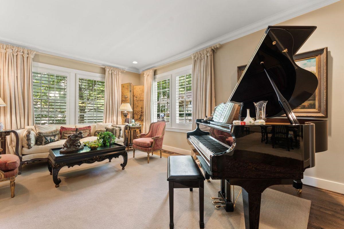 COUNTRY CLUB HGTS - Residential