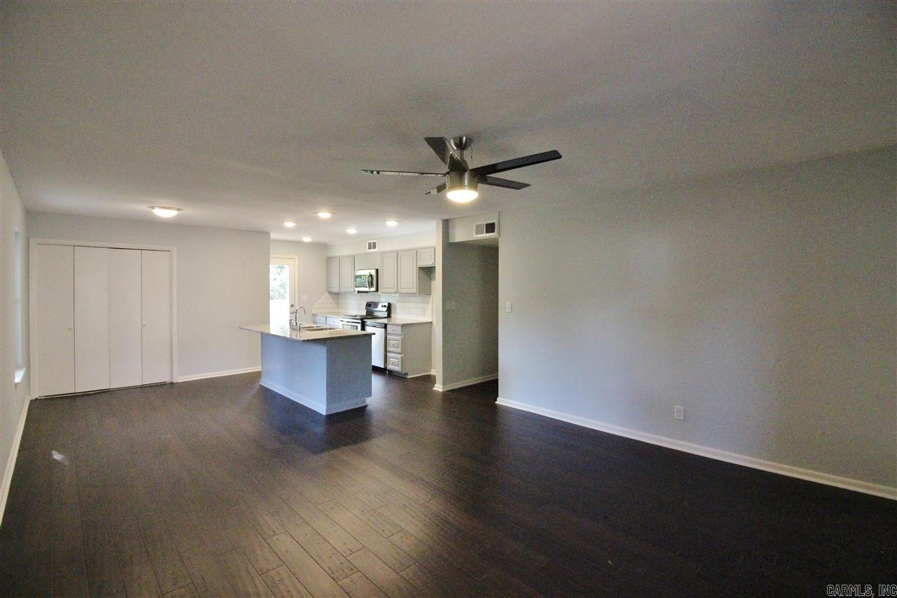 PEBBLE LAKE - Residential