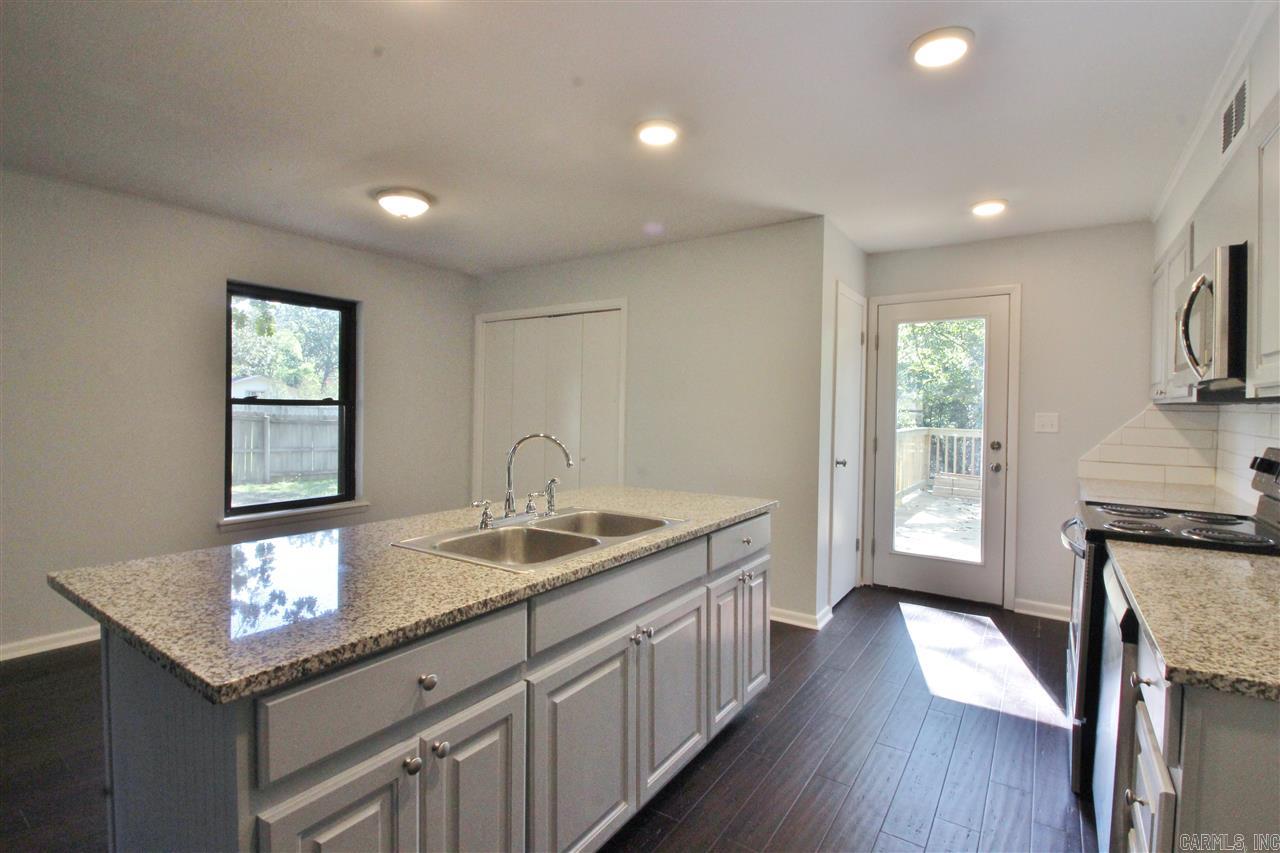 PEBBLE LAKE - Residential