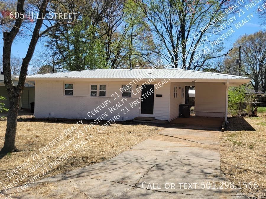 Remodeled home in Jacksonville close to main street! Come check it out.   Applications are $50 per person over the age of 18. Please visit our website to schedule A showing and to apply. www. c21prjxretnals.com or call the office at  501-982-7474  Deposit is $1095 Rent Rate $1095