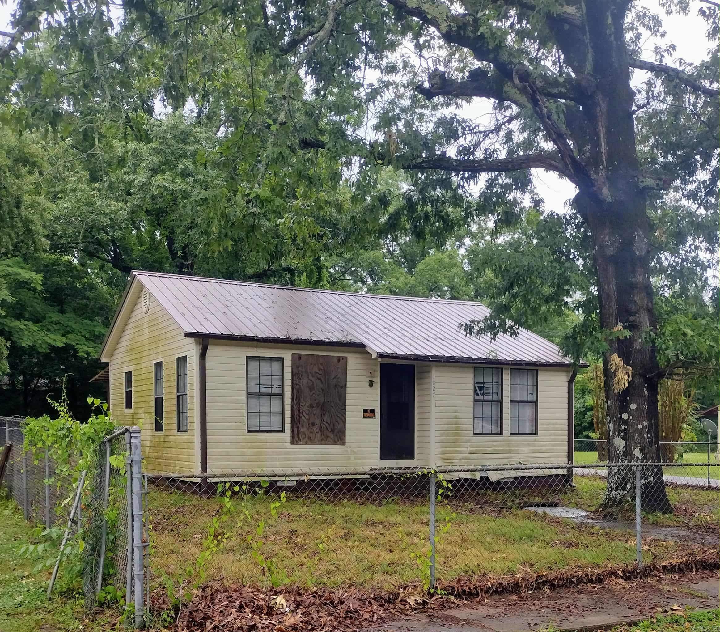 Great opportunity for an investment property or starter home. This 1 bedroom, 1 bathroom home features a fenced yard and plenty of potential to make it your own. Convenient location with room for updates and improvements.