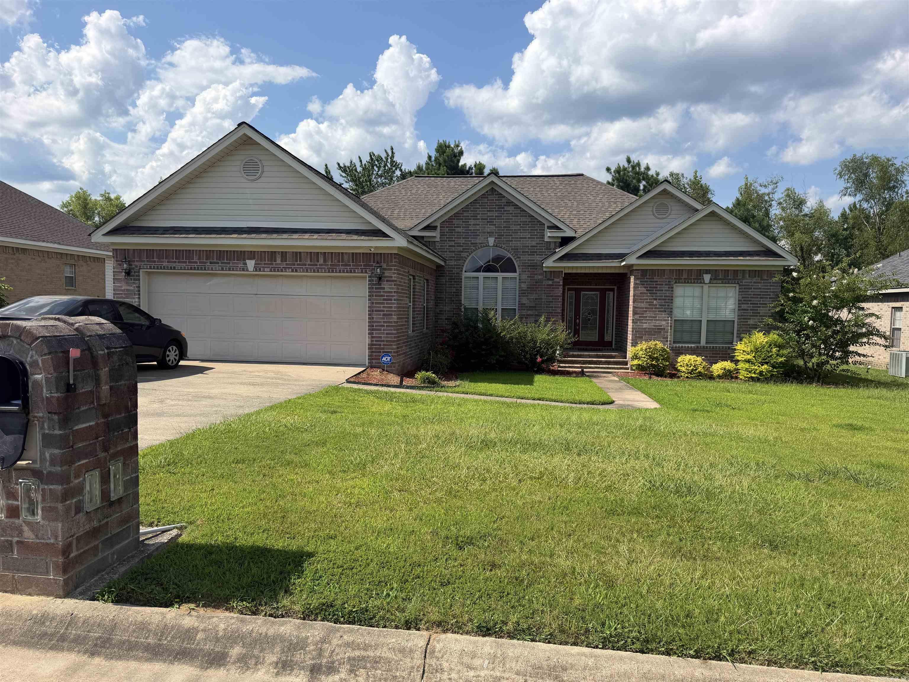 DANIELS OAKS - Residential
