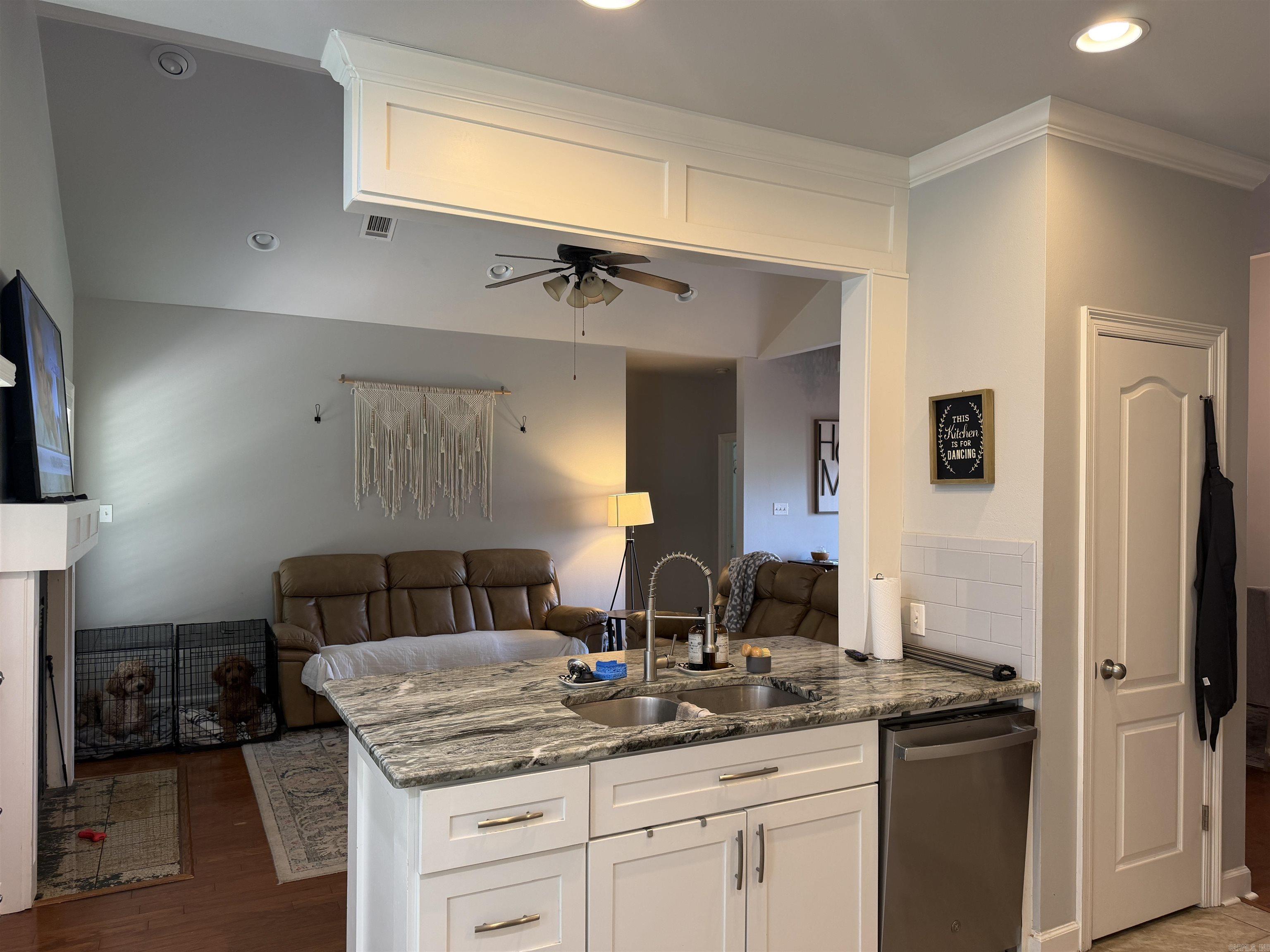 DANIELS OAKS - Residential