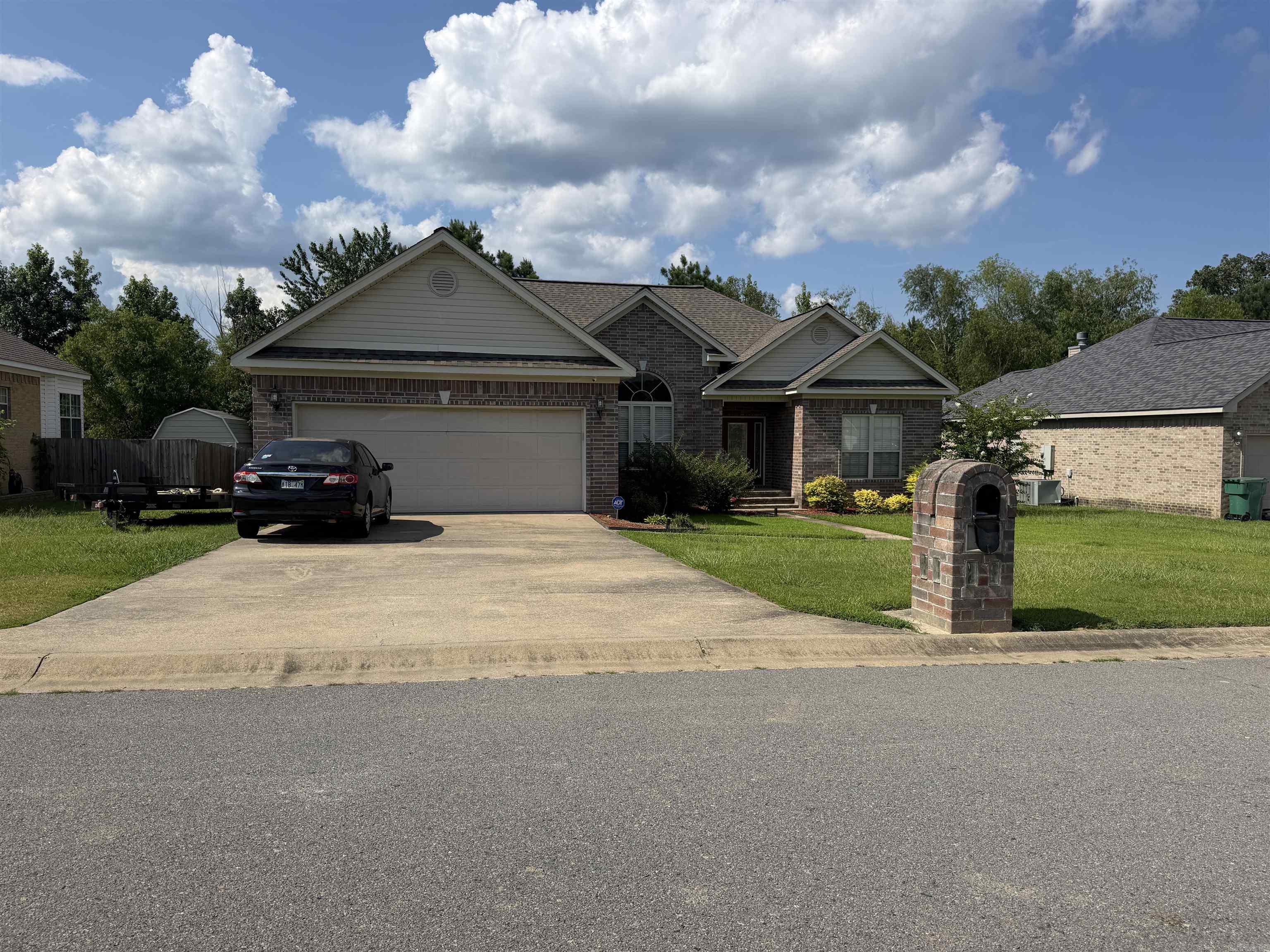 DANIELS OAKS - Residential