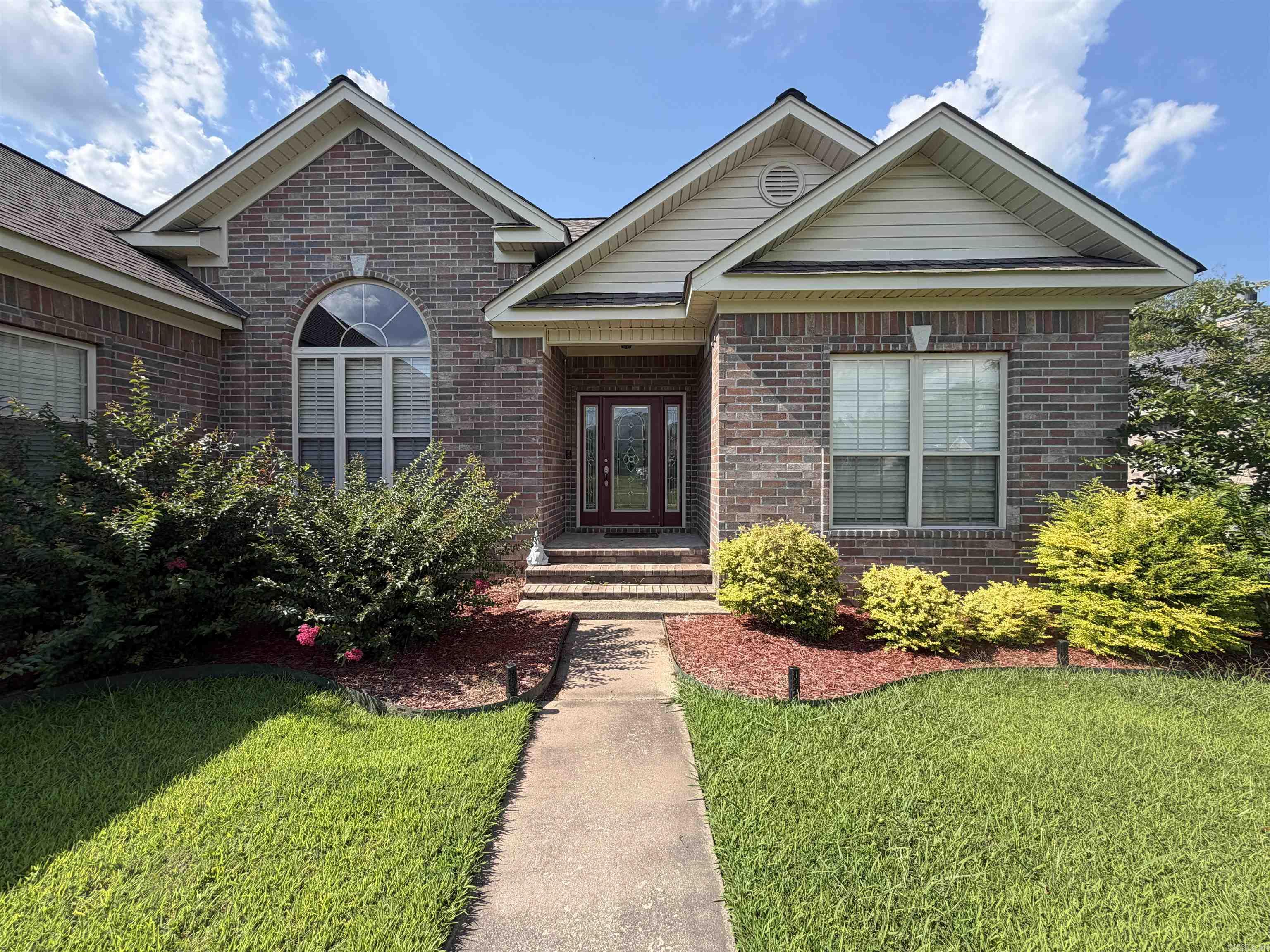 DANIELS OAKS - Residential